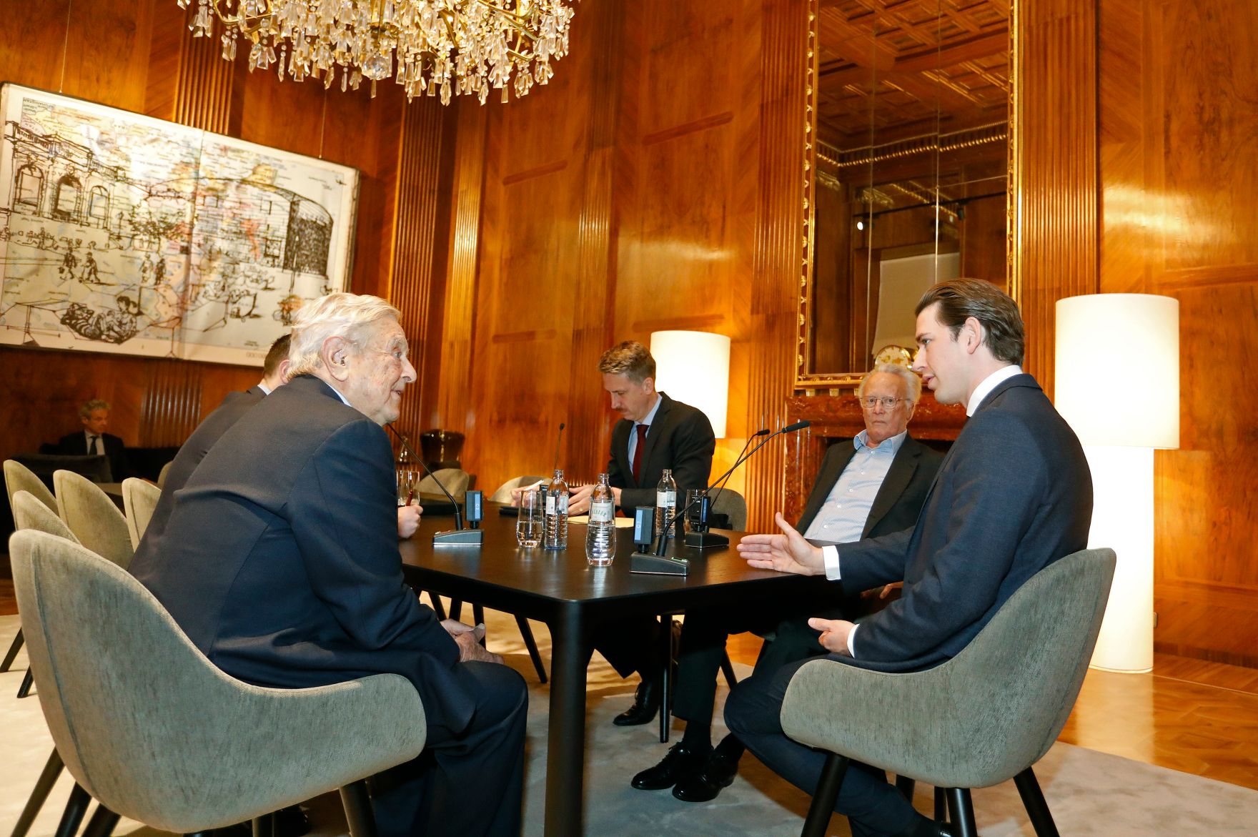 Am 18. November 2018 empfing Bundeskanzler Sebastian Kurz (r.) den Philanthropen George Soros (l.) zu einem Gespr&auml;ch.