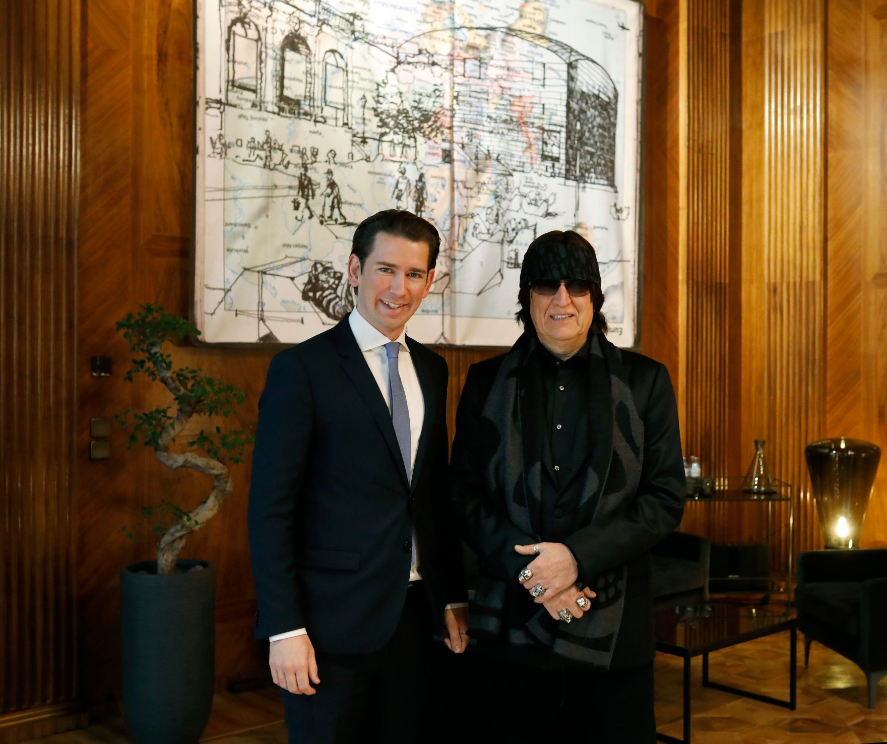 Am 19. November 2018 empfing Bundeskanzler Sebastian Kurz (l.) den K&uuml;nstler Gottfried Helnwein (r.) im Bundeskanzleramt.