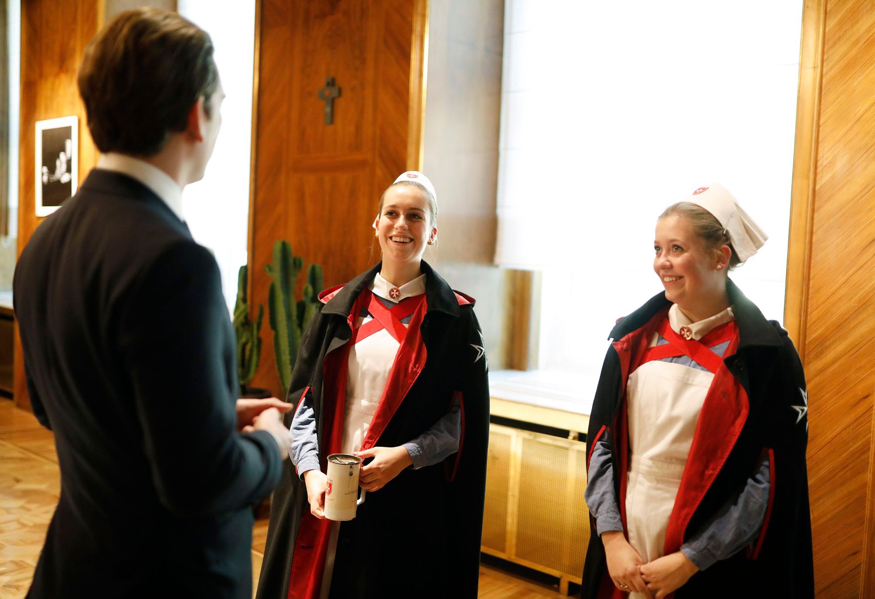 Am 28. November 2018 empfing Bundeskanzler Sebastian Kurz (l.) Vertreterinnen des MALTESER Hospitaldienstes im Bundeskanzleramt.