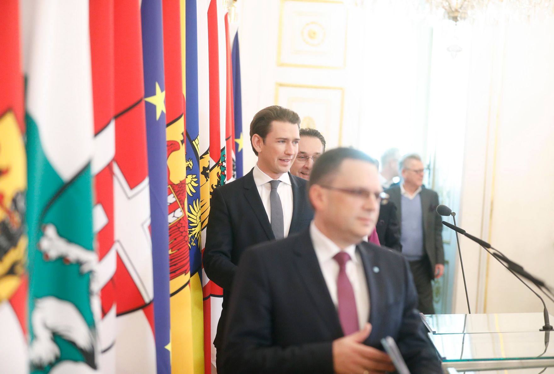 Bundeskanzler Sebastian Kurz (l.) beim Pressefoyer nach dem Ministerrat am 28. November 2018.