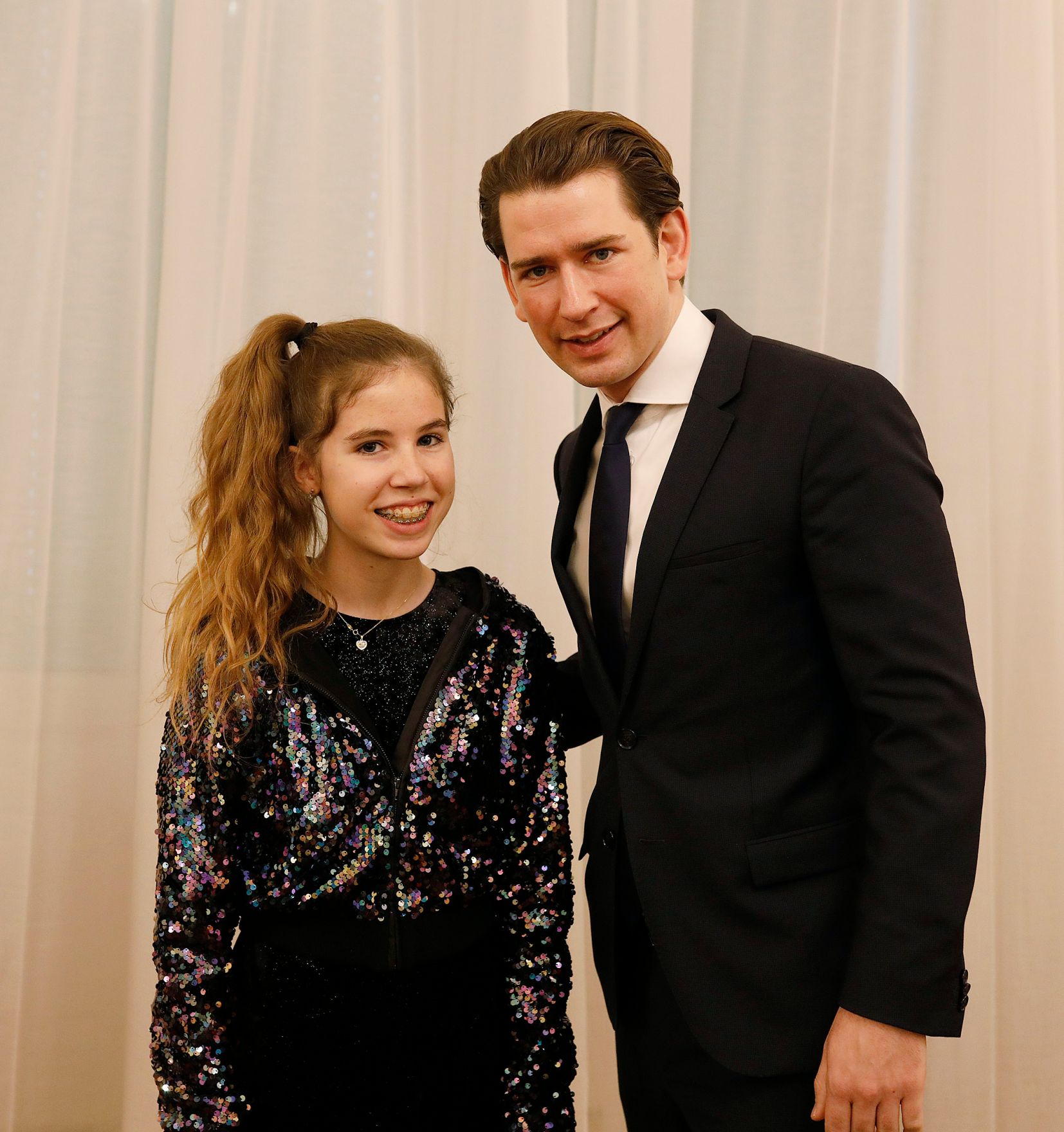 Am 3. Dezember 2018 bestellte der Bundeskanzler Vertreterinnen und Vertreter der Wirtschaft zu Mitgliedern der bei der Bundesanstalt "Statistik &Ouml;sterreich" eingerichteten Wirtschaftskurie. Damit haben sie das Recht, die Bezeichnung "Kommerzialrat/Kommerzialr&auml;tin f&uuml;r die Statistik" zu f&uuml;hren. Im Bild Bundeskanzler Sebastian Kurz (r.).