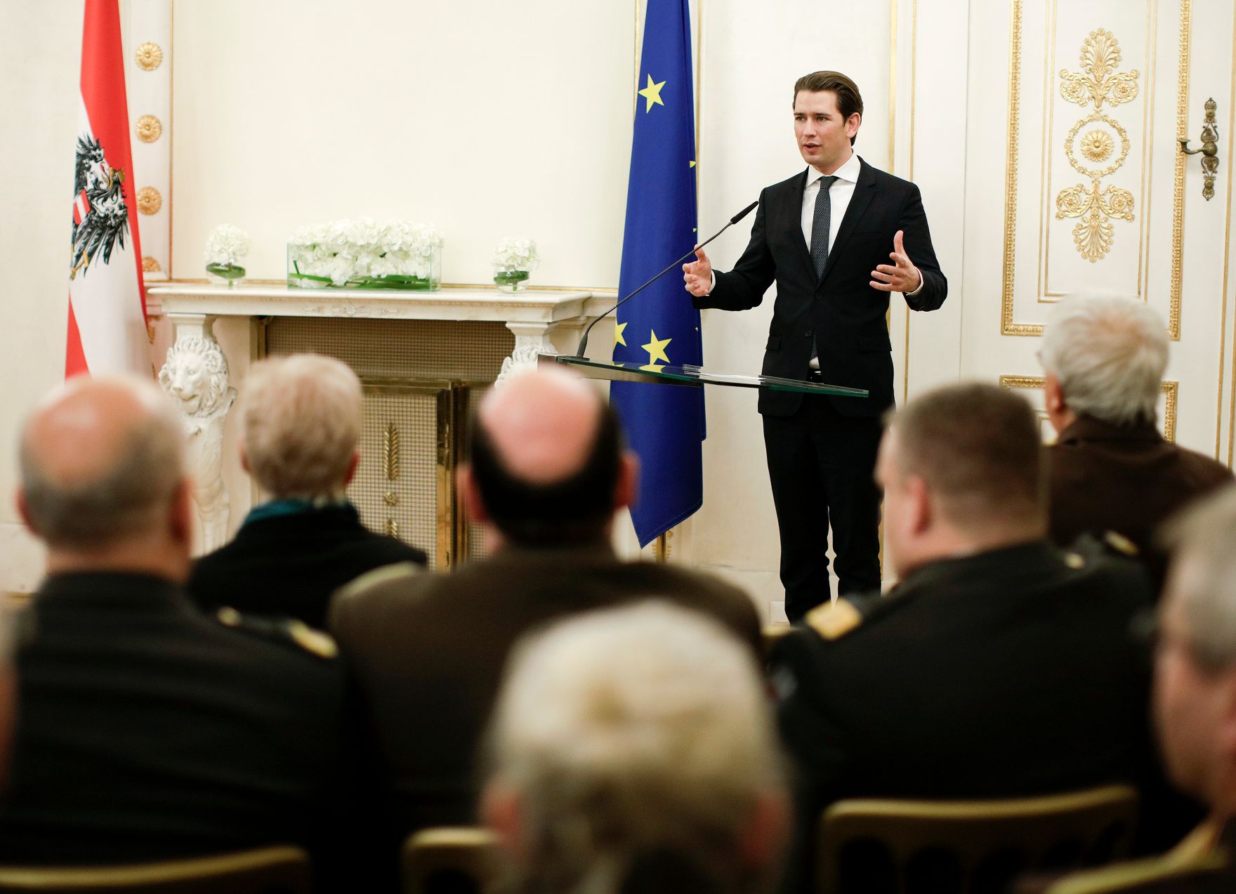 Am 5. Dezember 2018 verlieh Bundeskanzler Sebastian Kurz das Bundes-Ehrenzeichen an Personen, die durch ehrenamtliche, unentgeltliche Leistungen im Rahmen von Freiwilligen-Organisationen und Freiwilligen-Initiativen auf Gebieten, die Bundessache betreffen, Verdienste erbracht haben. Im Bild Bundeskanzler Sebastian Kurz.