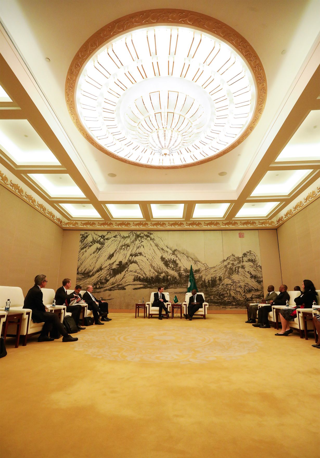 Am 6. Dezember 2018 reiste Bundeskanzler Sebastian Kurz (l.) nach Addis Abeba. Im Bild beim Treffen mit dem amtsf&uuml;hrenden Vorsitzenden der Afrikanischen Union Kwesi Quartey (r.).
