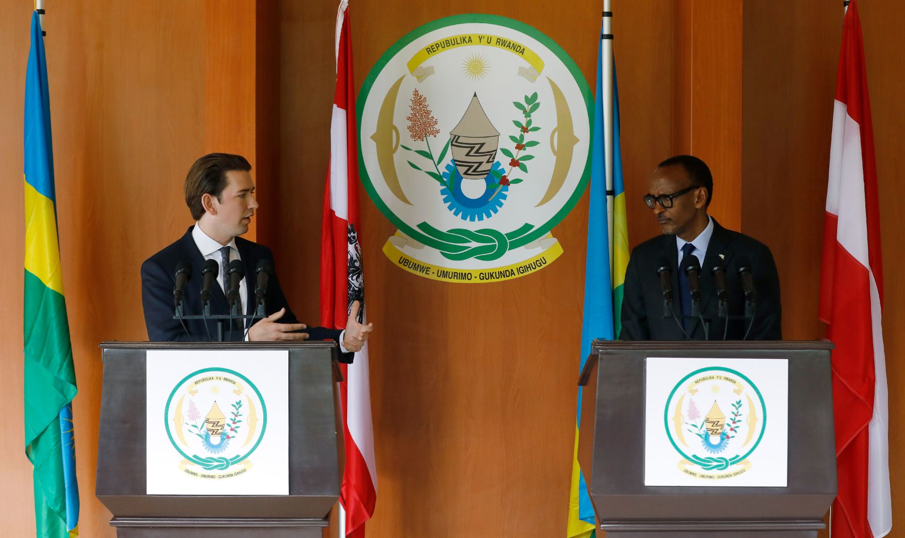 Am 7. Dezember 2018 reiste Bundeskanzler Sebastian Kurz (l.) zu einem Arbeitsbesuch nach Kigali. Im Bild bei der Pressekonferenz mit dem Pr&auml;sidenten von Ruanda Paul Kagame (r.).