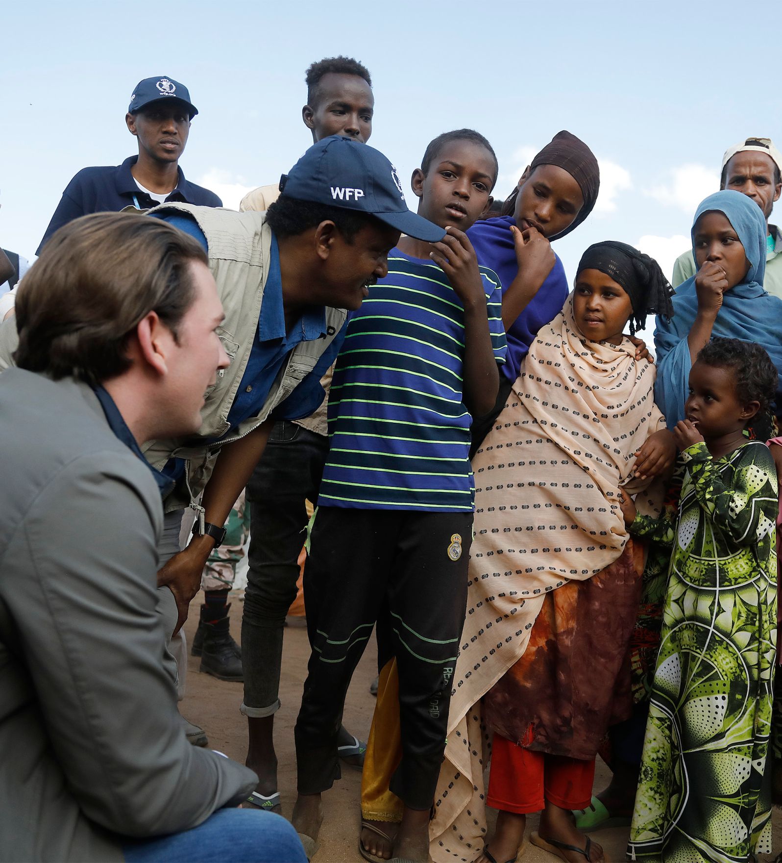 Am 8. Dezember 2018 reiste Bundeskanzler Sebastian Kurz (l.) nach &Auml;thiopien. Im Bild beim Besuch des Fl&uuml;chtlingslagers Qologji.