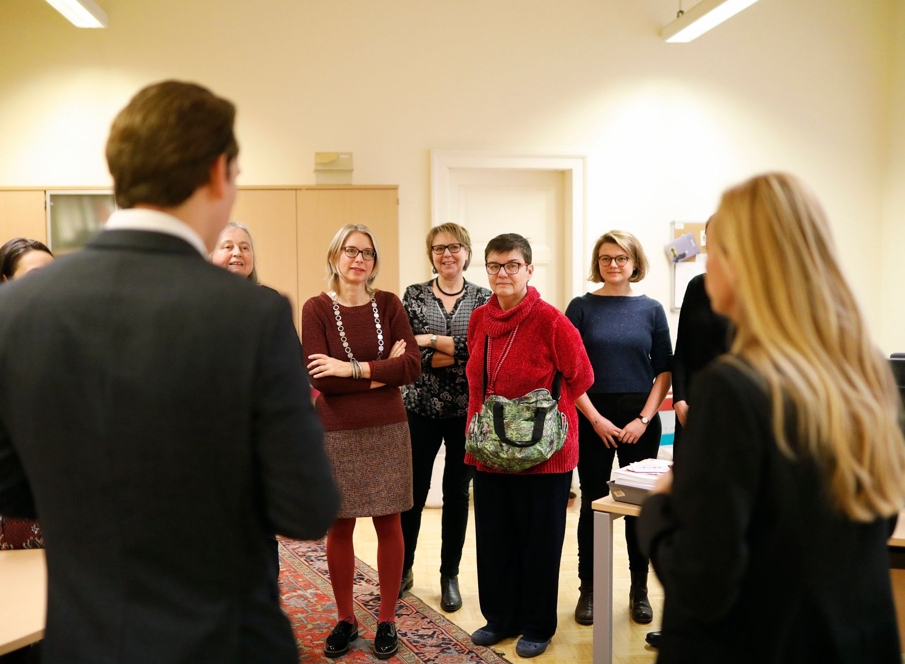 Am 10. Dezember 2018 besuchten Bundeskanzler Sebastian Kurz (l.) und Bundesministerin Juliane Bogner-Strau&szlig; (r.) die Sektion f&uuml;r Frauenangelegenheiten und Gleichstellung.