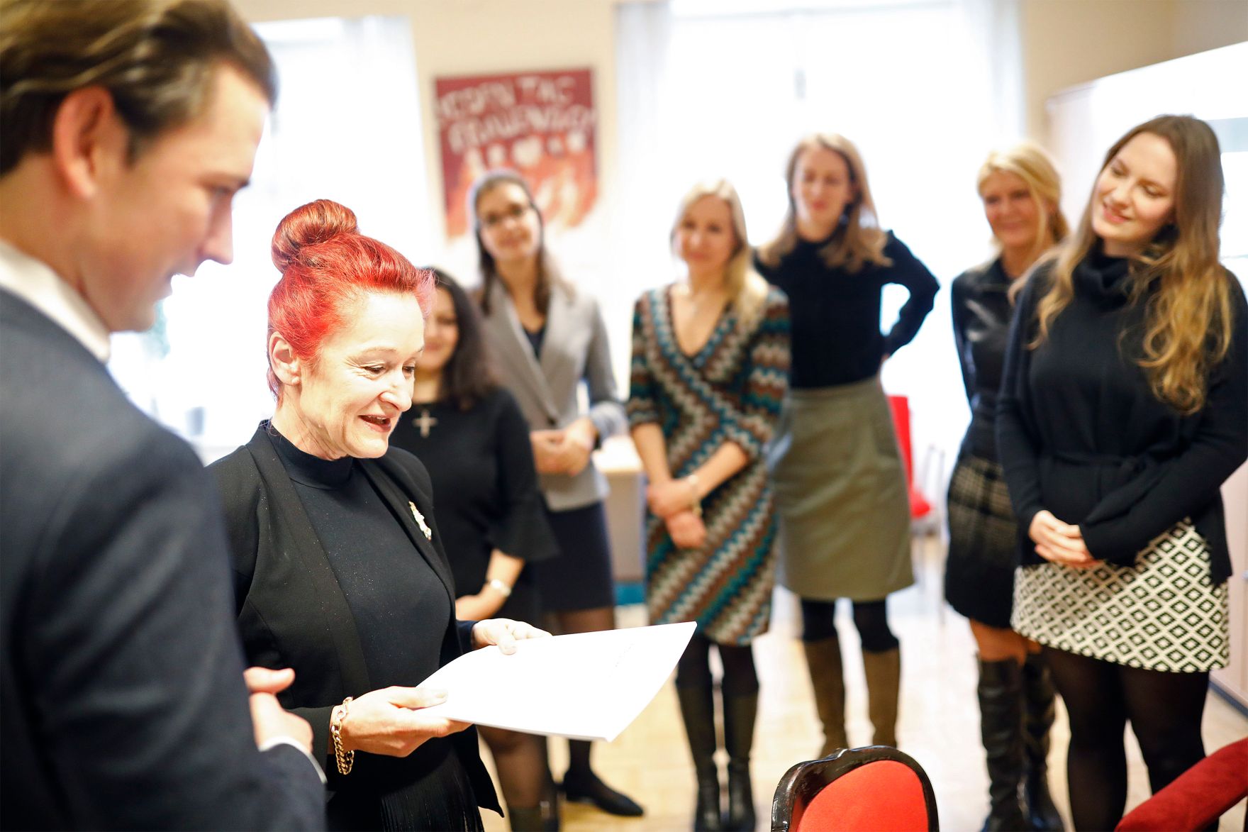 Am 10. Dezember 2018 besuchten Bundeskanzler Sebastian Kurz (l.) und Bundesministerin Juliane Bogner-Strau&szlig; die Sektion f&uuml;r Frauenangelegenheiten und Gleichstellung. Im Bild mit der Abteilungsleiterin Vera Jauk (2.v.l.).