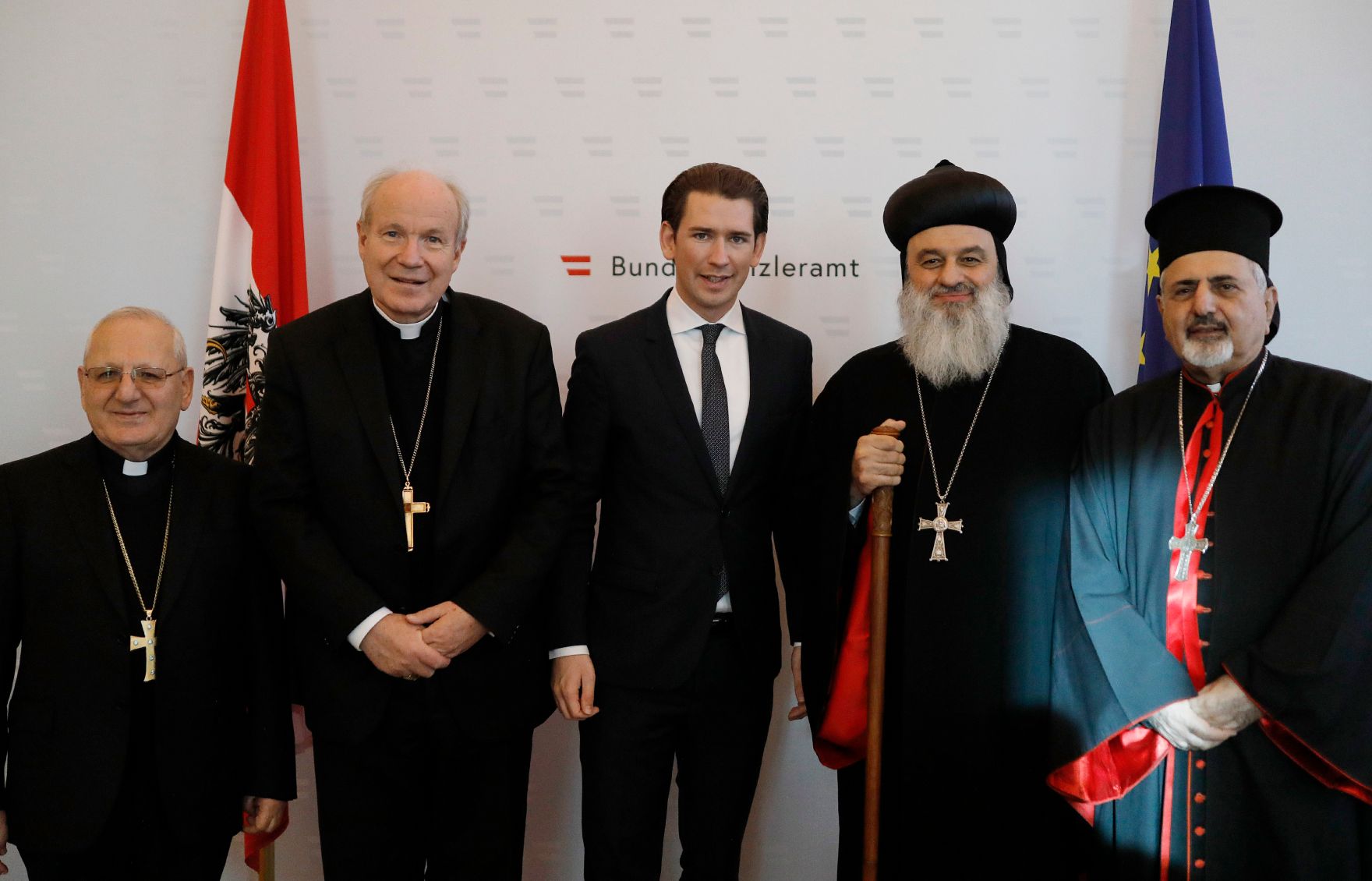 Am 11. Dezember 2018 fand im Bundeskanzleramt ein Patriarchengipfel statt. Im Bild Bundeskanzler Sebastian Kurz (m.) mit dem Patriarchen der chald&auml;isch-katholischen Kirche Louis Rapha&euml;l I. Kardinal Sako (l.), Kardinal Christoph Sch&ouml;nborn (2.v.l.), dem Patriarchen der syrisch-orthodoxen Kirche Ignatius Ephr&auml;m II. Karim (2.v.r.) und dem Patriarchen der syrisch-katholischen Kirche Ignatius Joseph III. Younan (r.).