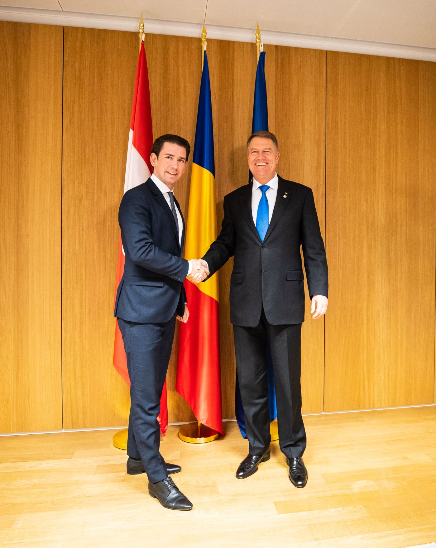 Am 13. Dezember 2018 setzte Bundeskanzler Sebastian Kurz (l.) seine Reise nach Br&uuml;ssel anl&auml;sslich des EU-Gipfels fort. Im Bild mit dem Pr&auml;sidenten Rum&auml;niens Klaus Johannis (r.).