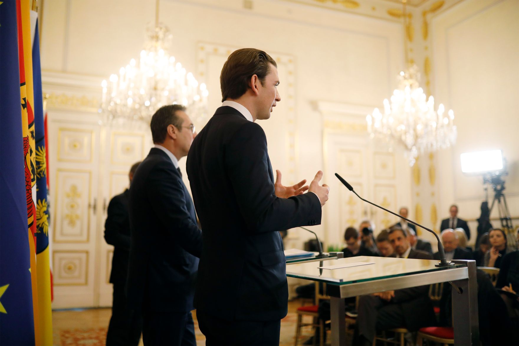 Bundeskanzler Sebastian Kurz (r.) und Vizekanzler Heinz-Christian Strache (l.) beim Pressefoyer nach dem Ministerrat am 12. Dezember 2018.