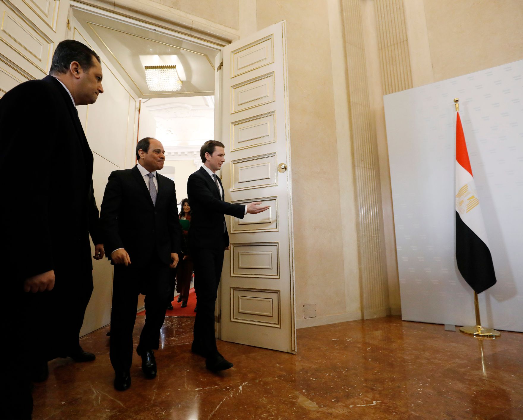 Am 17. Dezember 2018 empfing Bundeskanzler Sebastian Kurz (r.) den Pr&auml;sidenten der Arabischen Republik &Auml;gypten Abdel Fattah Al-Sisi (m.) anl&auml;sslich des EU-Afrika-Forums im Bundeskanzleramt.