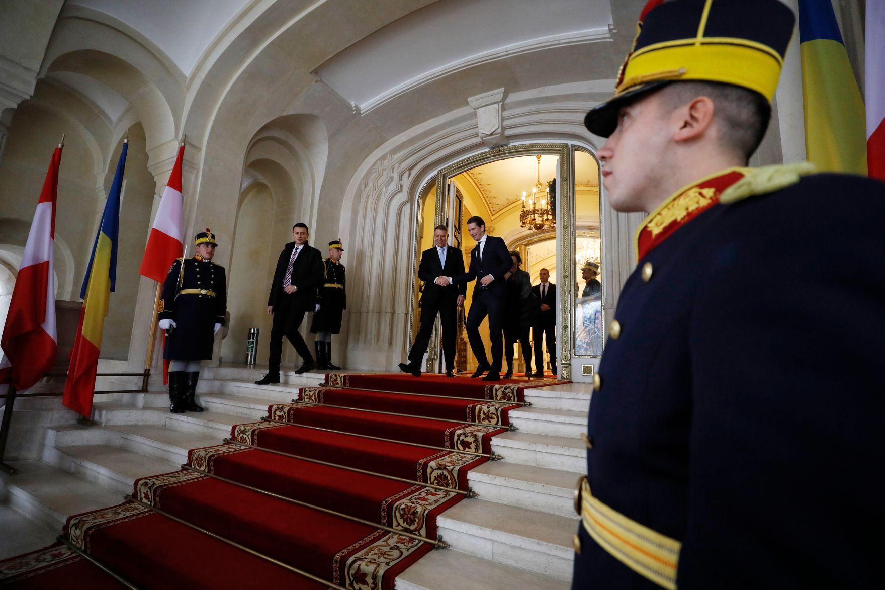 Am 21. Dezember 2018 reiste Bundeskanzler Sebastian Kurz (r.) zu einem Arbeitsbesuch nach Bukarest. Im Bild mit dem rum&auml;nischen Pr&auml;sidenten Klaus Werner Johannis (l.).