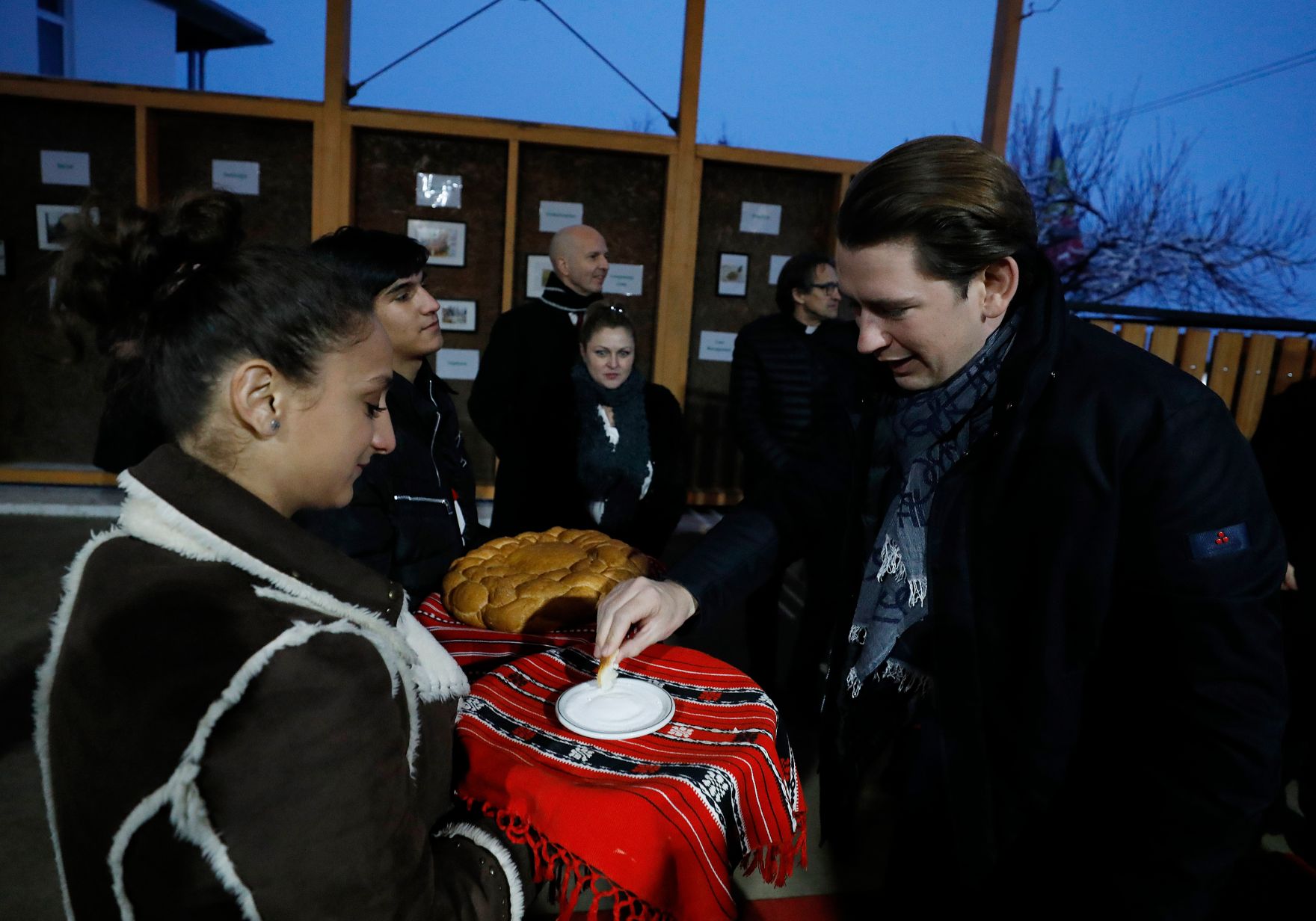 Am 21. Dezember 2018 reiste Bundeskanzler Sebastian Kurz (r.) zu einem Arbeitsbesuch nach Ploiesti. Im Bild beim Concordia Ausbildungscenter.