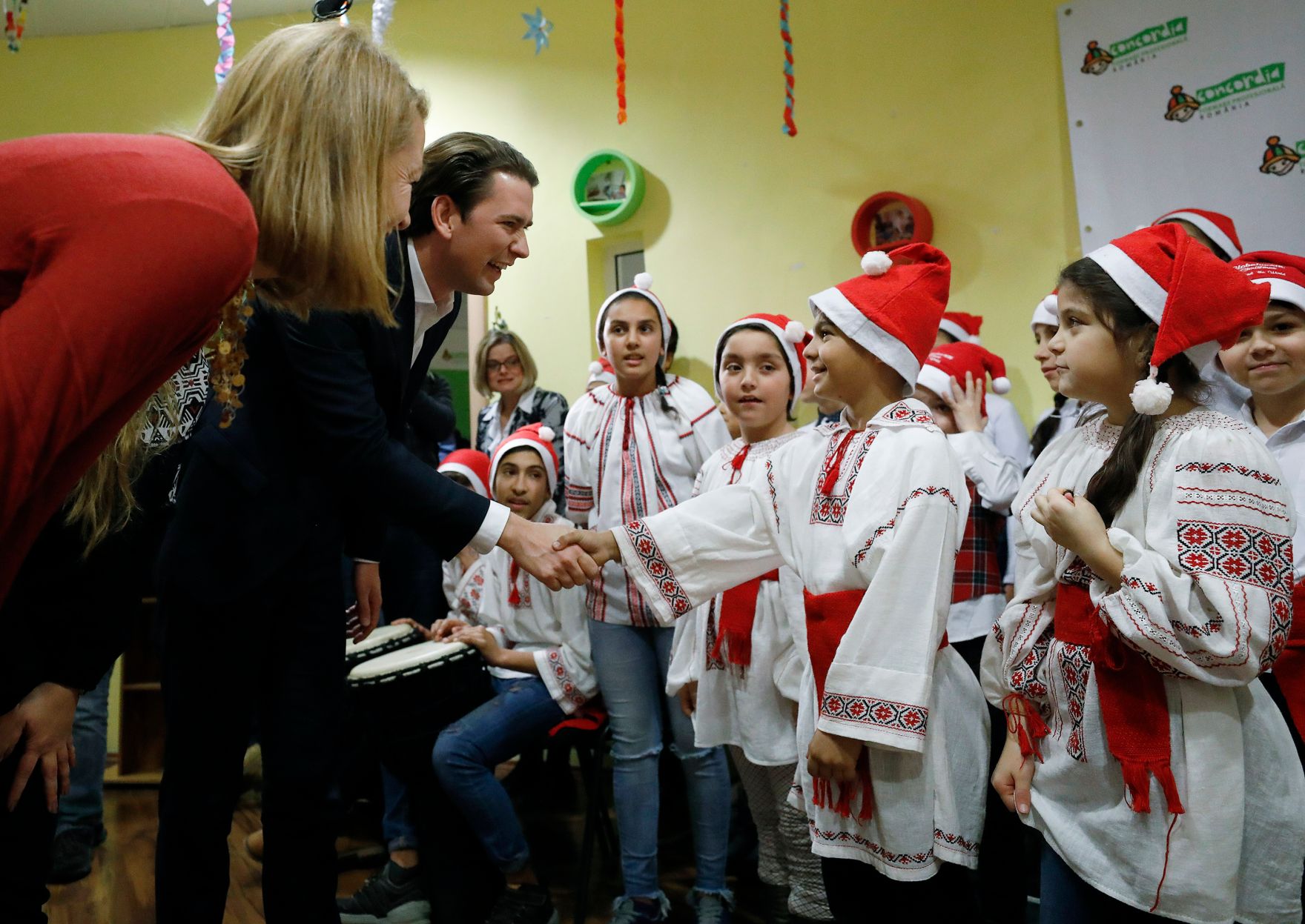 Am 21. Dezember 2018 reiste Bundeskanzler Sebastian Kurz (l.) zu einem Arbeitsbesuch nach Ploiesti. Im Bild beim Concordia Ausbildungscenter.