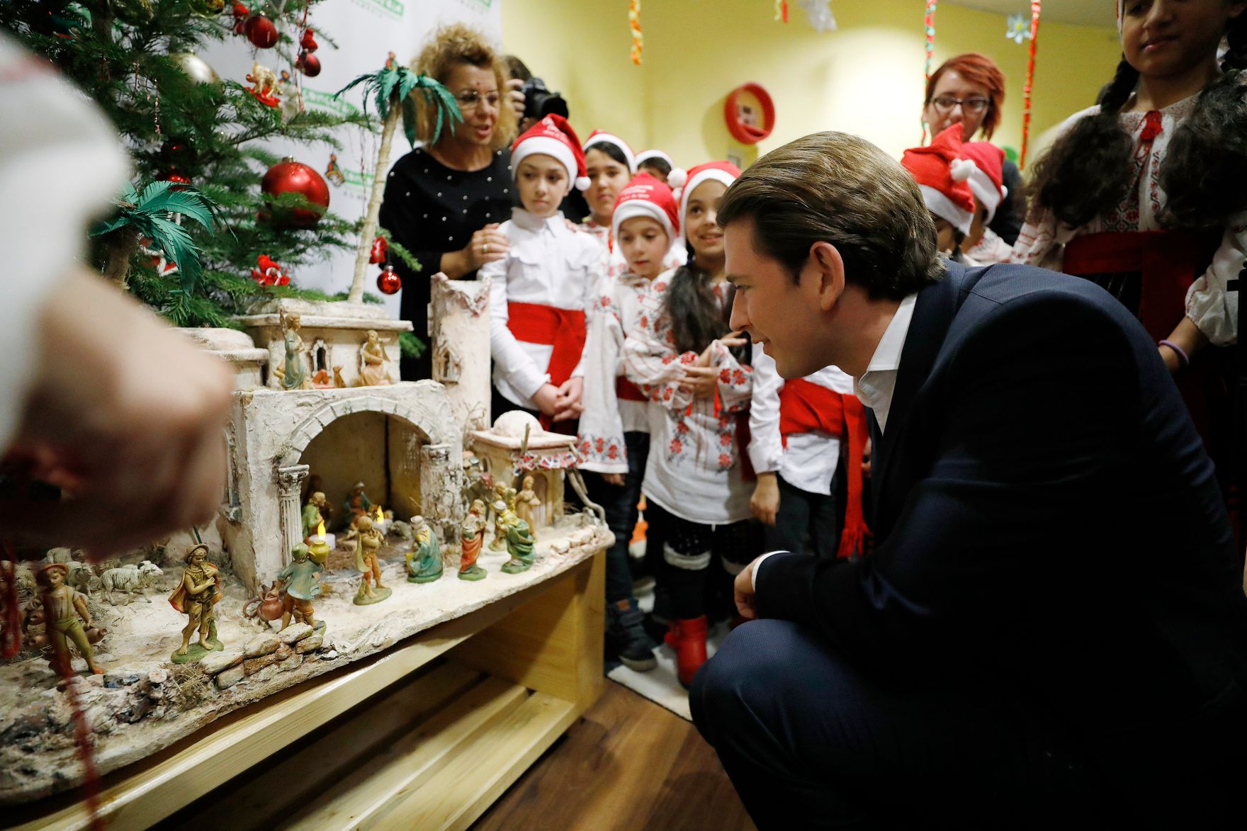 Am 21. Dezember 2018 reiste Bundeskanzler Sebastian Kurz (r.) zu einem Arbeitsbesuch nach Ploiesti. Im Bild beim Concordia Ausbildungscenter.