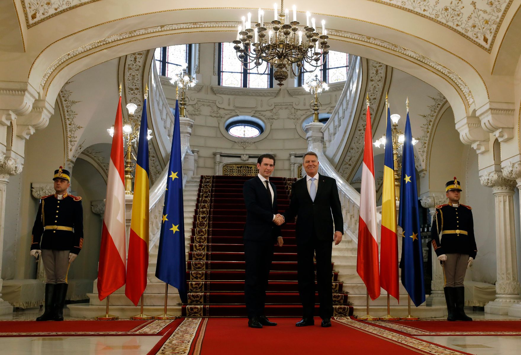 Am 21. Dezember 2018 reiste Bundeskanzler Sebastian Kurz (l.) zu einem Arbeitsbesuch nach Bukarest. Im Bild mit dem rum&auml;nischen Pr&auml;sidenten Klaus Werner Johannis (r.).
