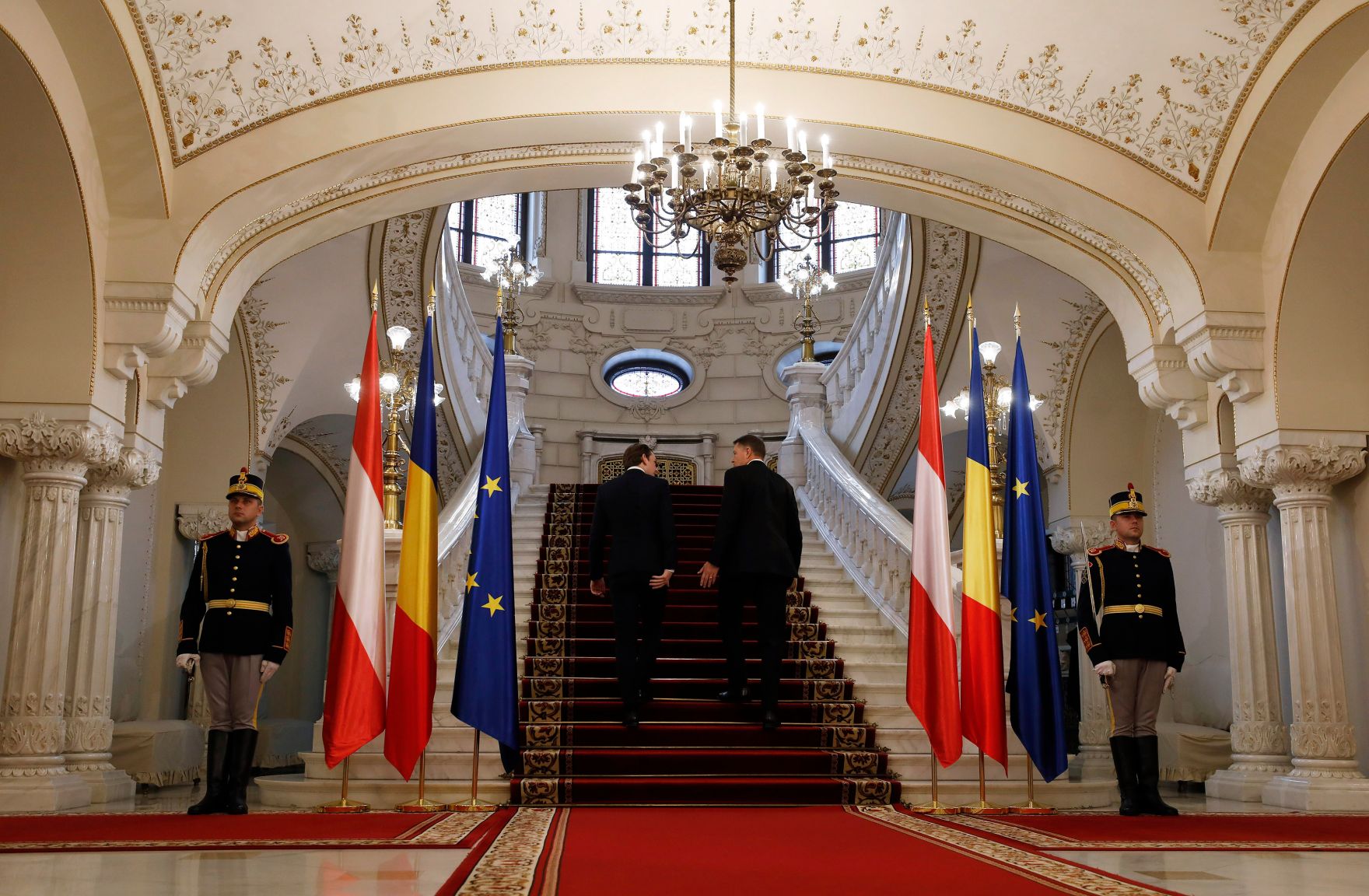 Am 21. Dezember 2018 reiste Bundeskanzler Sebastian Kurz (l.) zu einem Arbeitsbesuch nach Bukarest. Im Bild mit dem rum&auml;nischen Pr&auml;sidenten Klaus Werner Johannis (r.).