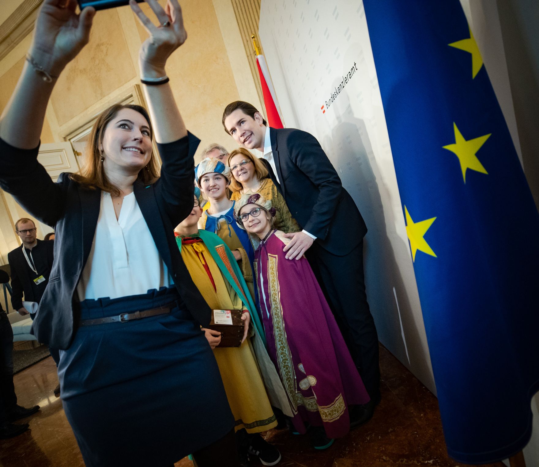 Am 28. Dezember 2018 empfing Bundeskanzler Sebastian Kurz (r.) Sternsinger im Bundeskanzleramt.