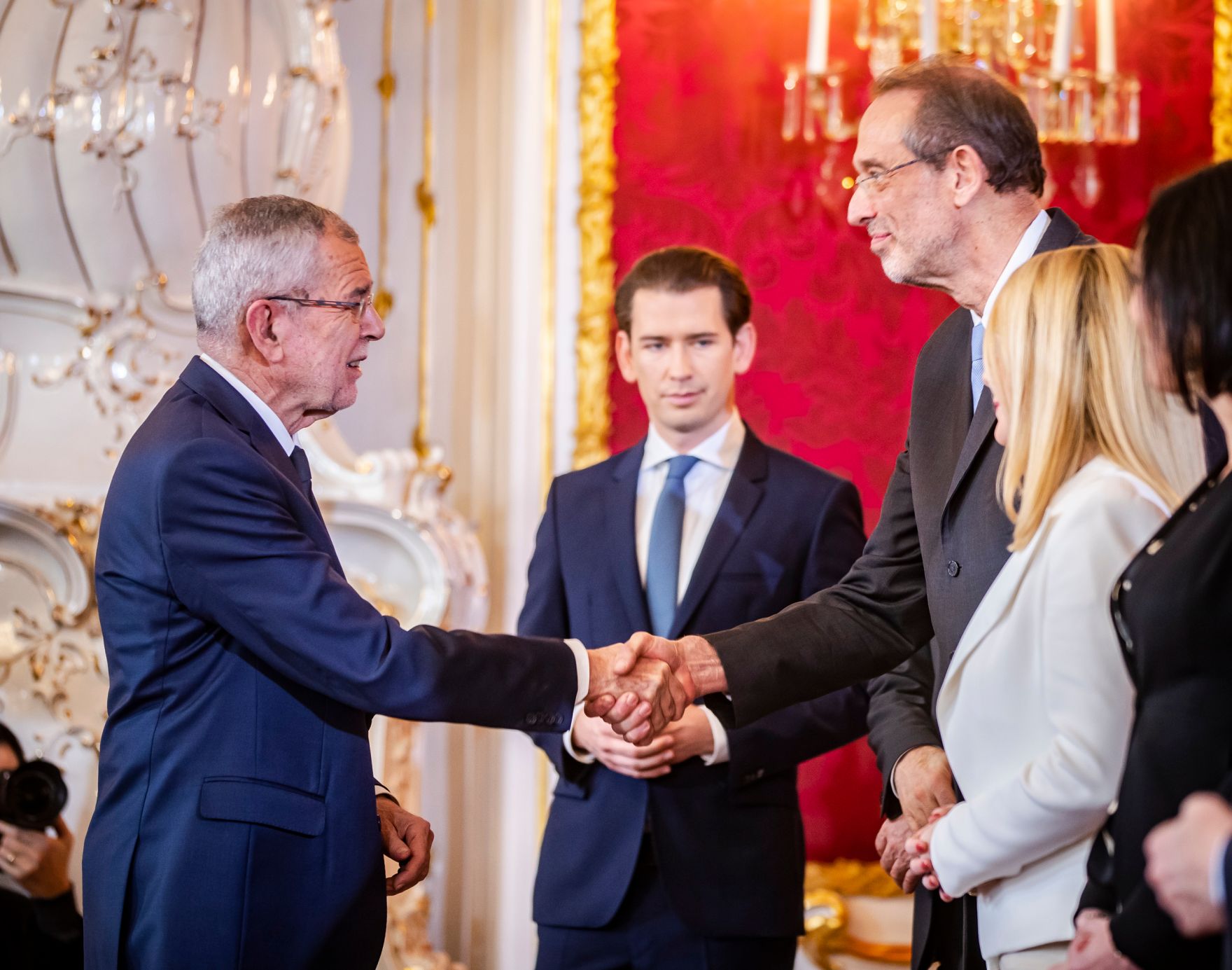 Am 7. J&auml;nner 2020 wurde die neue Bundesregierung vom Bundespr&auml;sidenten in der Pr&auml;sidentschaftskanzlei angelobt. Im Bild Bundespr&auml;sident Alexander Van der Bellen (l.), Bundeskanzler Sebastian Kurz (m.) und Bundesminister Heinz Fa&szlig;mann (r.).