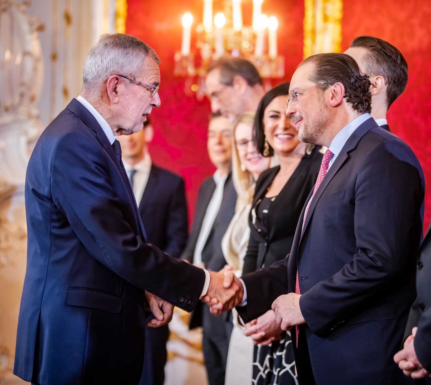 Am 7. J&auml;nner 2020 wurde die neue Bundesregierung vom Bundespr&auml;sidenten in der Pr&auml;sidentschaftskanzlei angelobt. Im Bild Bundespr&auml;sident Alexander Van der Bellen (l.) und Bundesminister Alexander Schallenberg (r.).