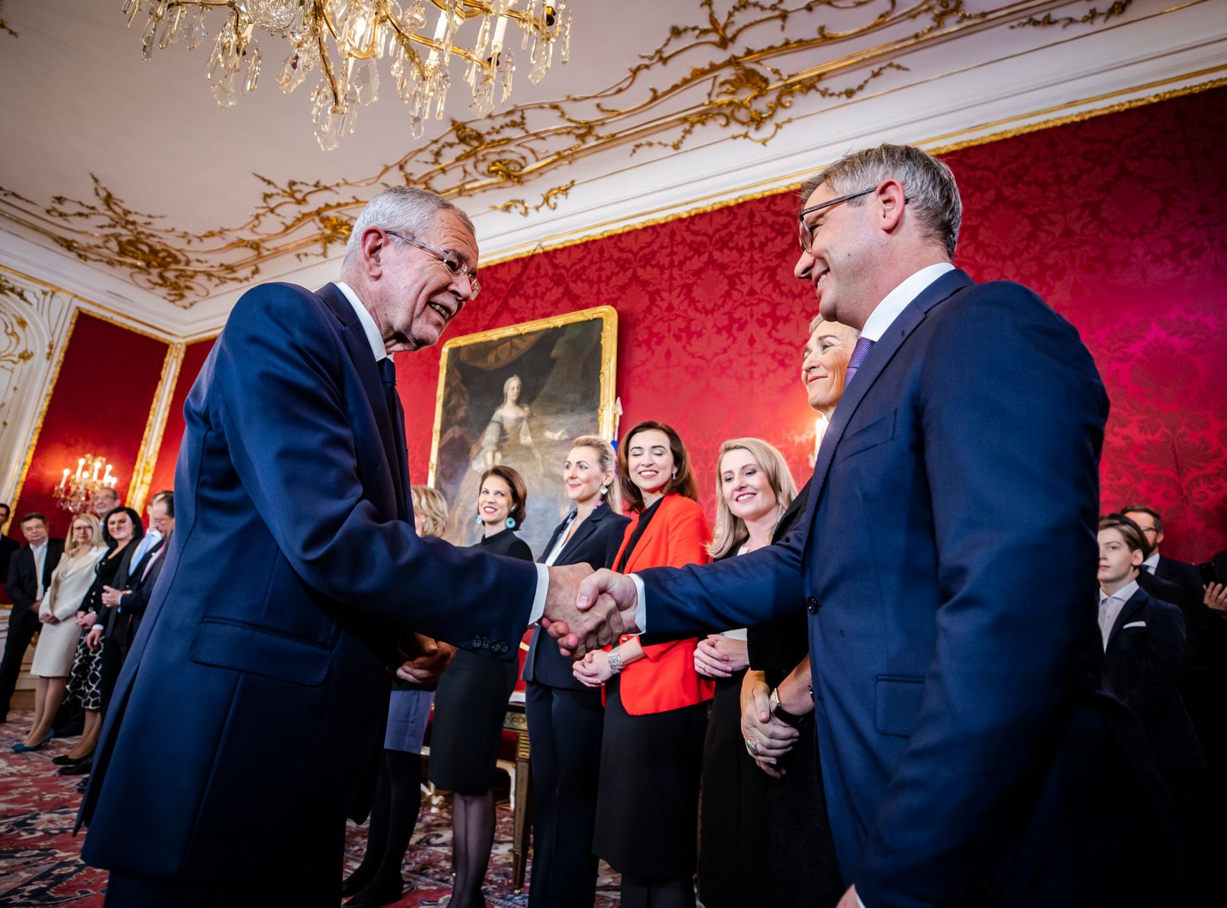 Am 7. J&auml;nner 2020 wurde die neue Bundesregierung vom Bundespr&auml;sidenten in der Pr&auml;sidentschaftskanzlei angelobt. Im Bild Bundespr&auml;sident Alexander Van der Bellen (l.) und Staatssekret&auml;r Magnus Brunner (r.).