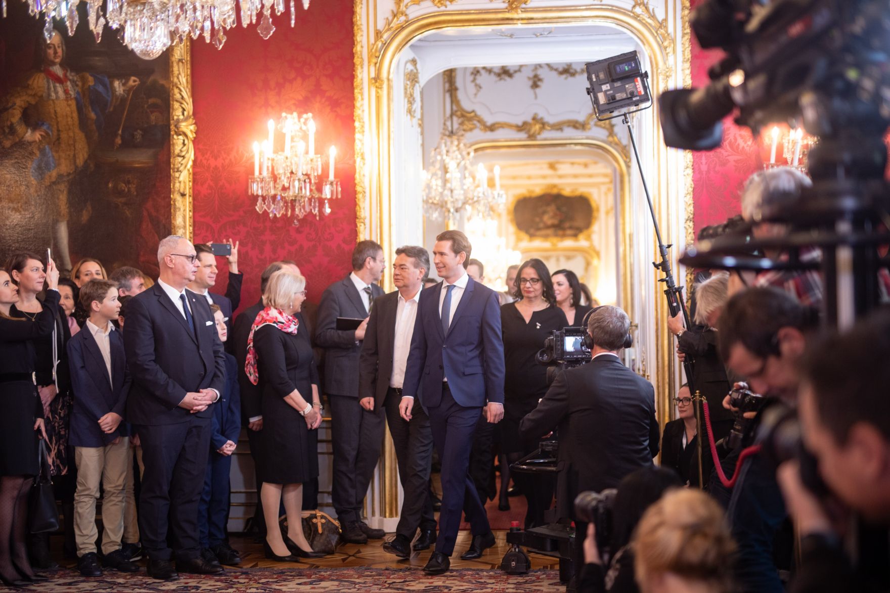 Am 7. J&auml;nner 2020 wurde die neue Bundesregierung vom Bundespr&auml;sidenten in der Pr&auml;sidentschaftskanzlei angelobt. Im Bild Bundeskanzler Sebastian Kurz (m.) und Vizekanzler Werner Kogler (m.l.)