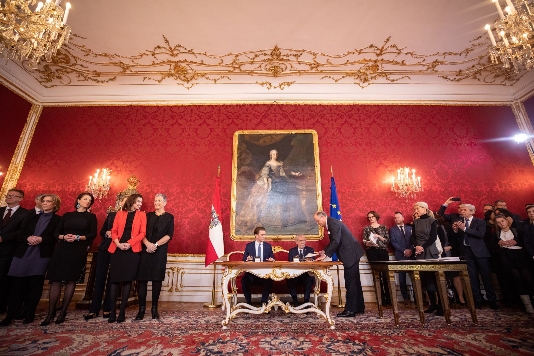 Am 7. J&auml;nner 2020 wurde die neue Bundesregierung vom Bundespr&auml;sidenten in der Pr&auml;sidentschaftskanzlei angelobt. Im Bild Bundespr&auml;sident Alexander Van der Bellen (m.r.) und Bundeskanzler Sebastian Kurz (m.l.).