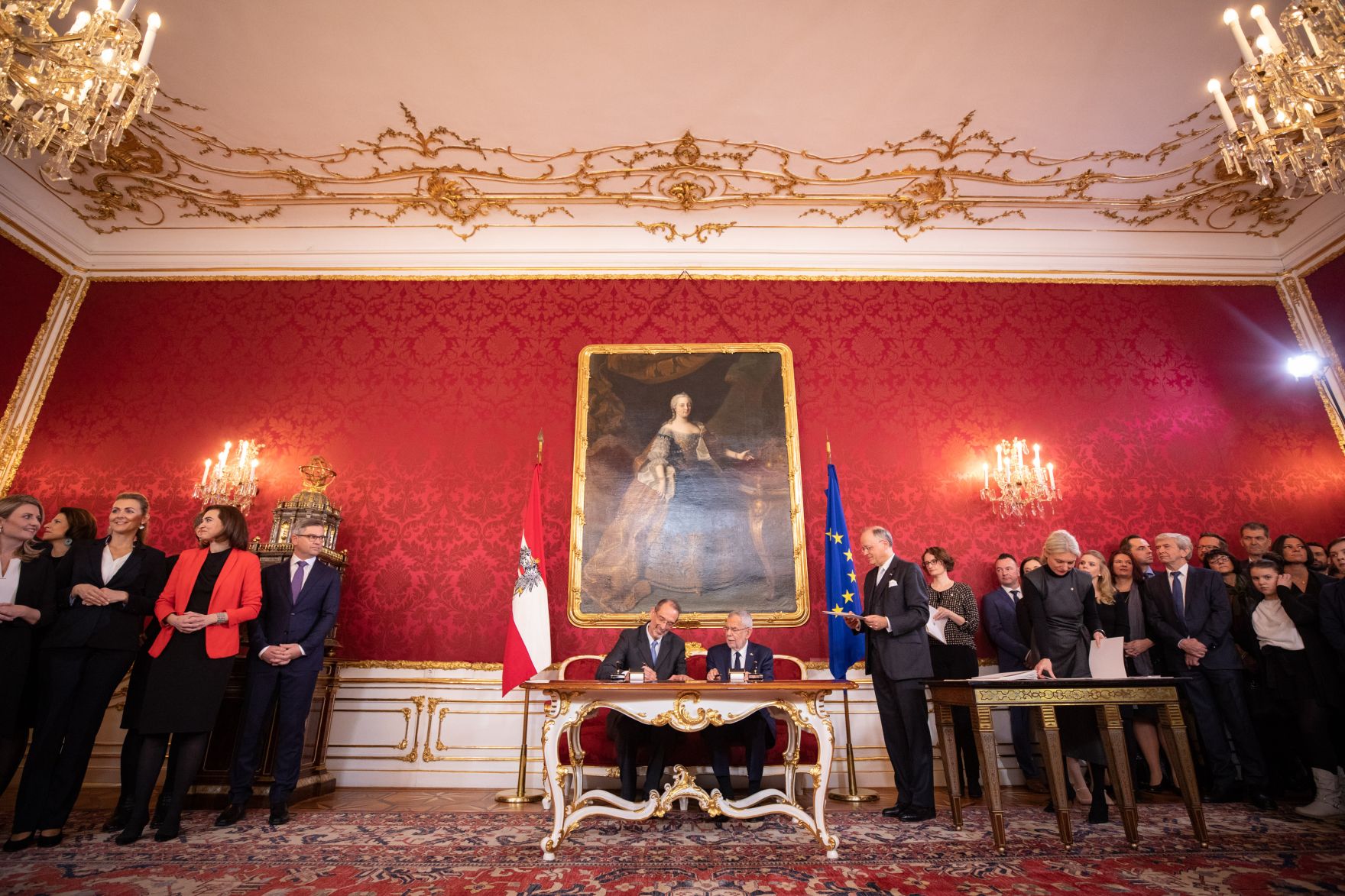 Am 7. J&auml;nner 2020 wurde die neue Bundesregierung vom Bundespr&auml;sidenten in der Pr&auml;sidentschaftskanzlei angelobt. Im Bild Bundespr&auml;sident Alexander Van der Bellen (m.r.) und Bundesminister Heinz Fa&szlig;mann (m.l.).