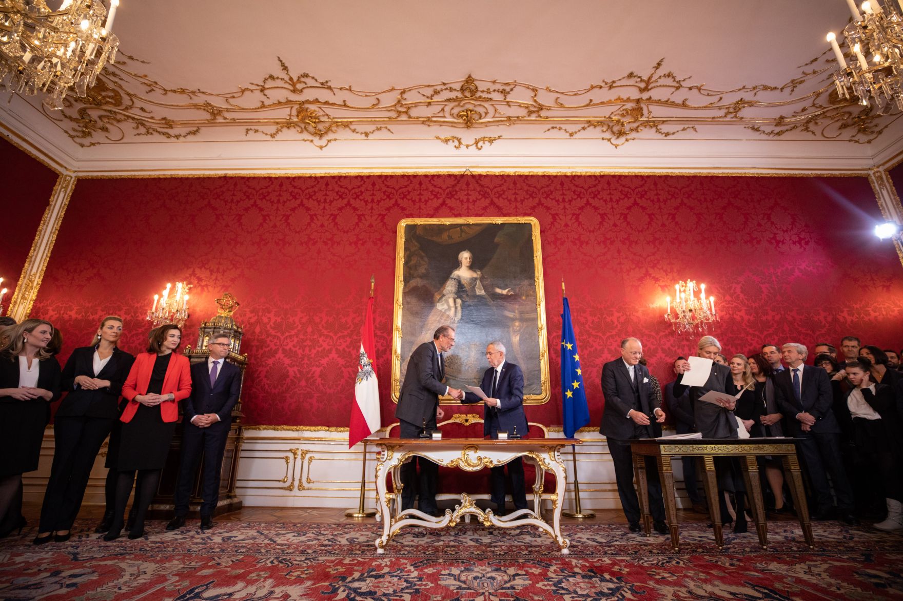 Am 7. J&auml;nner 2020 wurde die neue Bundesregierung vom Bundespr&auml;sidenten in der Pr&auml;sidentschaftskanzlei angelobt. Im Bild Bundespr&auml;sident Alexander Van der Bellen (m.r.) und Bundesminister Heinz Fa&szlig;mann (m.l.).