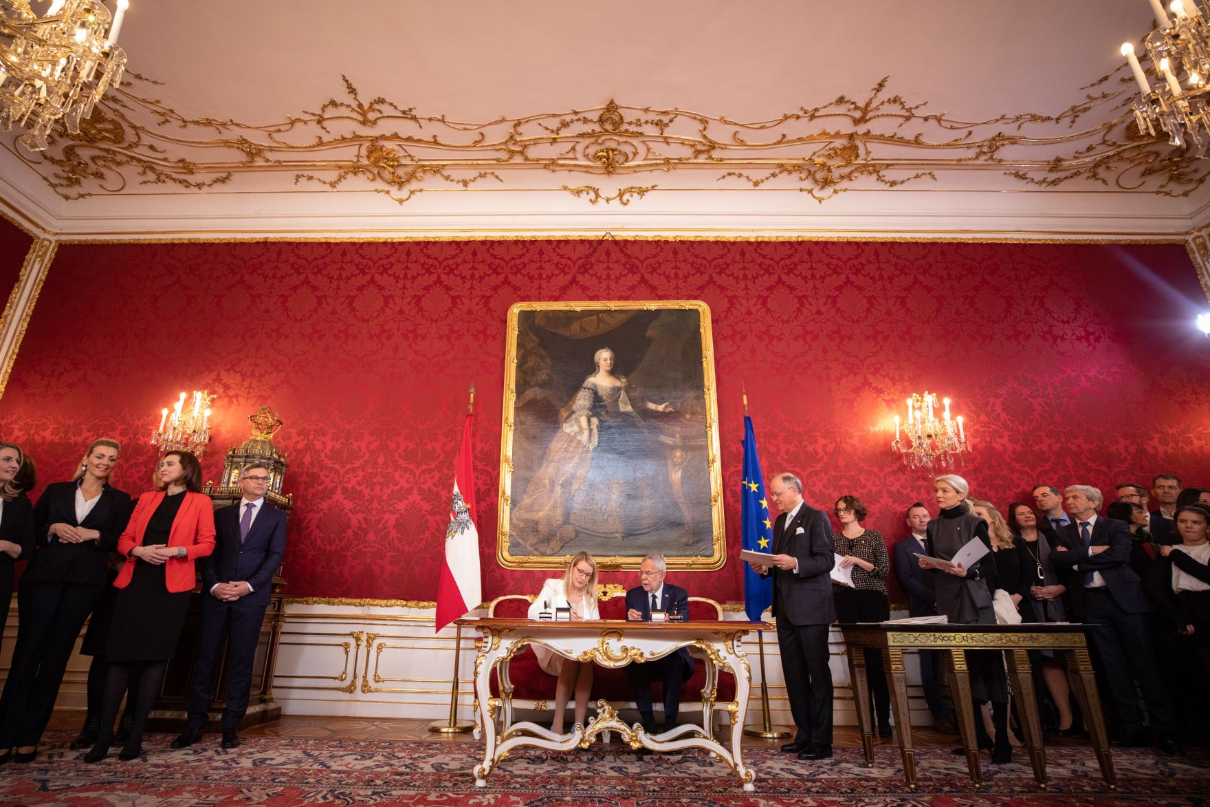 Am 7. J&auml;nner 2020 wurde die neue Bundesregierung vom Bundespr&auml;sidenten in der Pr&auml;sidentschaftskanzlei angelobt. Im Bild Bundespr&auml;sident Alexander Van der Bellen (m.r.) und Bundesministerin Margarete Schramb&ouml;ck (m.l.).