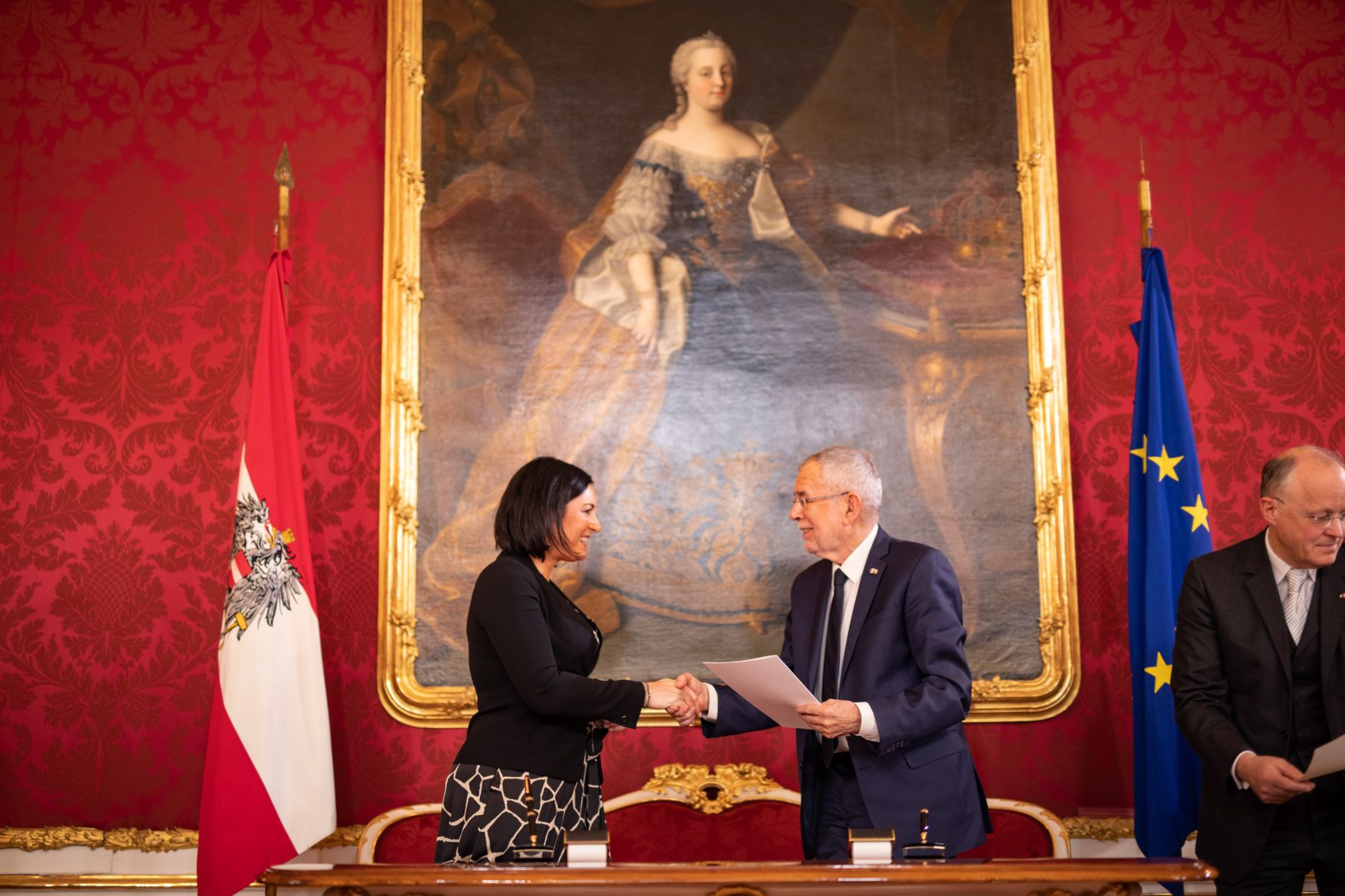 Am 7. J&auml;nner 2020 wurde die neue Bundesregierung vom Bundespr&auml;sidenten in der Pr&auml;sidentschaftskanzlei angelobt. Im Bild Bundespr&auml;sident Alexander Van der Bellen (r.) und Bundesministerin Elisabeth K&ouml;stinger (l.).