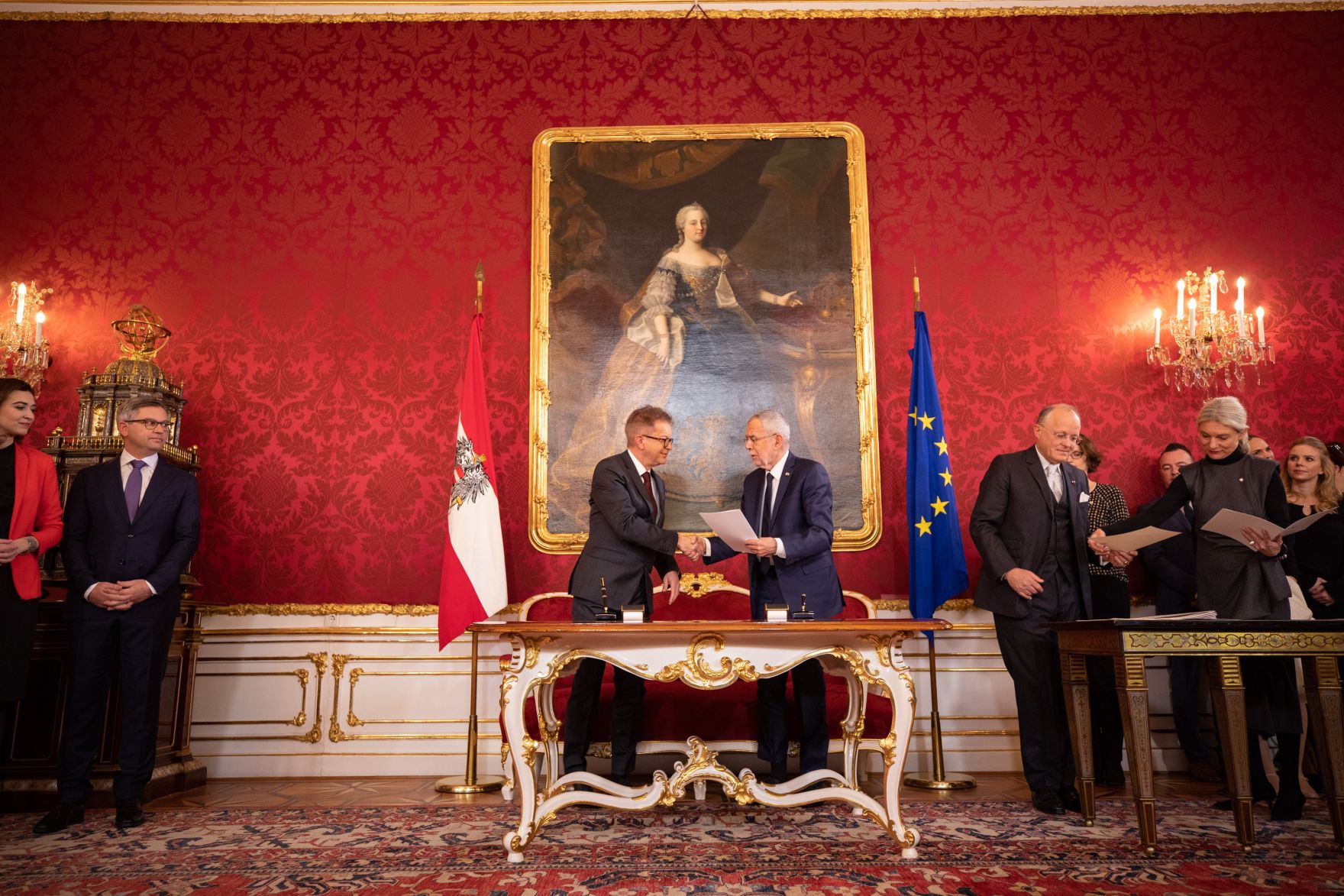 Am 7. J&auml;nner 2020 wurde die neue Bundesregierung vom Bundespr&auml;sidenten in der Pr&auml;sidentschaftskanzlei angelobt. Im Bild Bundespr&auml;sident Alexander Van der Bellen (m.r.) und Bundesminister Rudolf Anschober (m.l.).