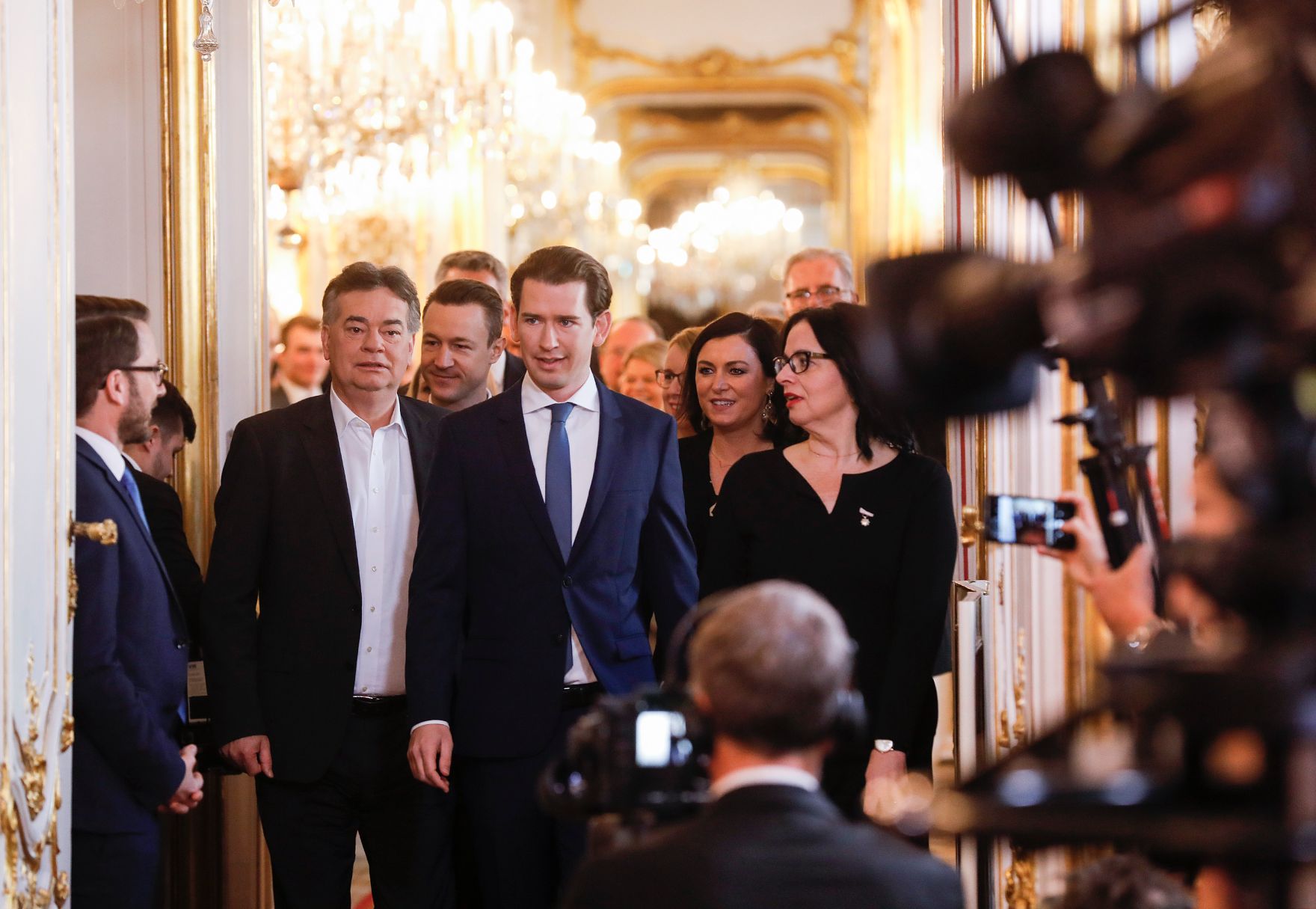 Am 7. J&auml;nner 2020 wurde die neue Bundesregierung vom Bundespr&auml;sidenten in der Pr&auml;sidentschaftskanzlei angelobt. Im Bild Bundeskanzler Sebastian Kurz (m.), Vizekanzler Werner Kogler (l.), Bundesminister Gernot Bl&uuml;mel (m.l.) und Bundesministerin Elisabeth K&ouml;stinger (m.r.).