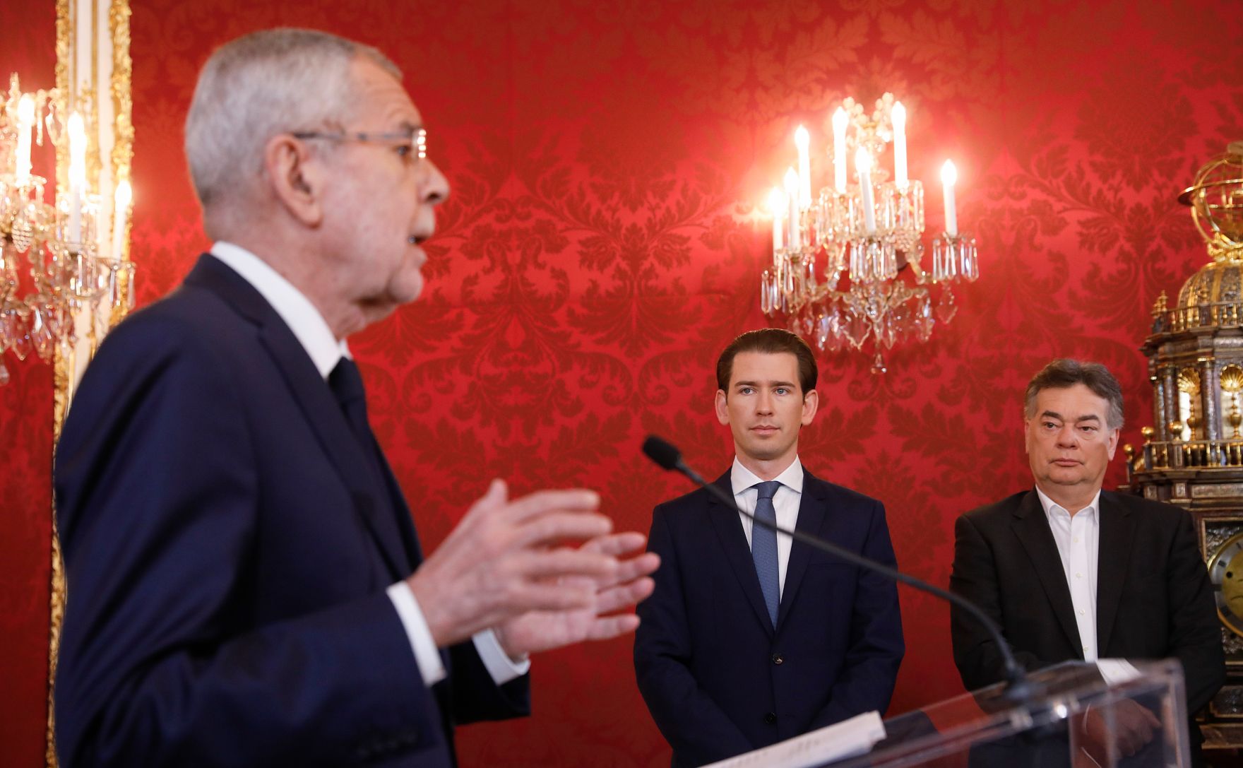 Am 7. J&auml;nner 2020 wurde die neue Bundesregierung vom Bundespr&auml;sidenten in der Pr&auml;sidentschaftskanzlei angelobt. Im Bild Bundespr&auml;sident Alexander Van der Bellen (l.), Bundeskanzler Sebastian Kurz (m.) und Vizekanzler Werner Kogler (r.).