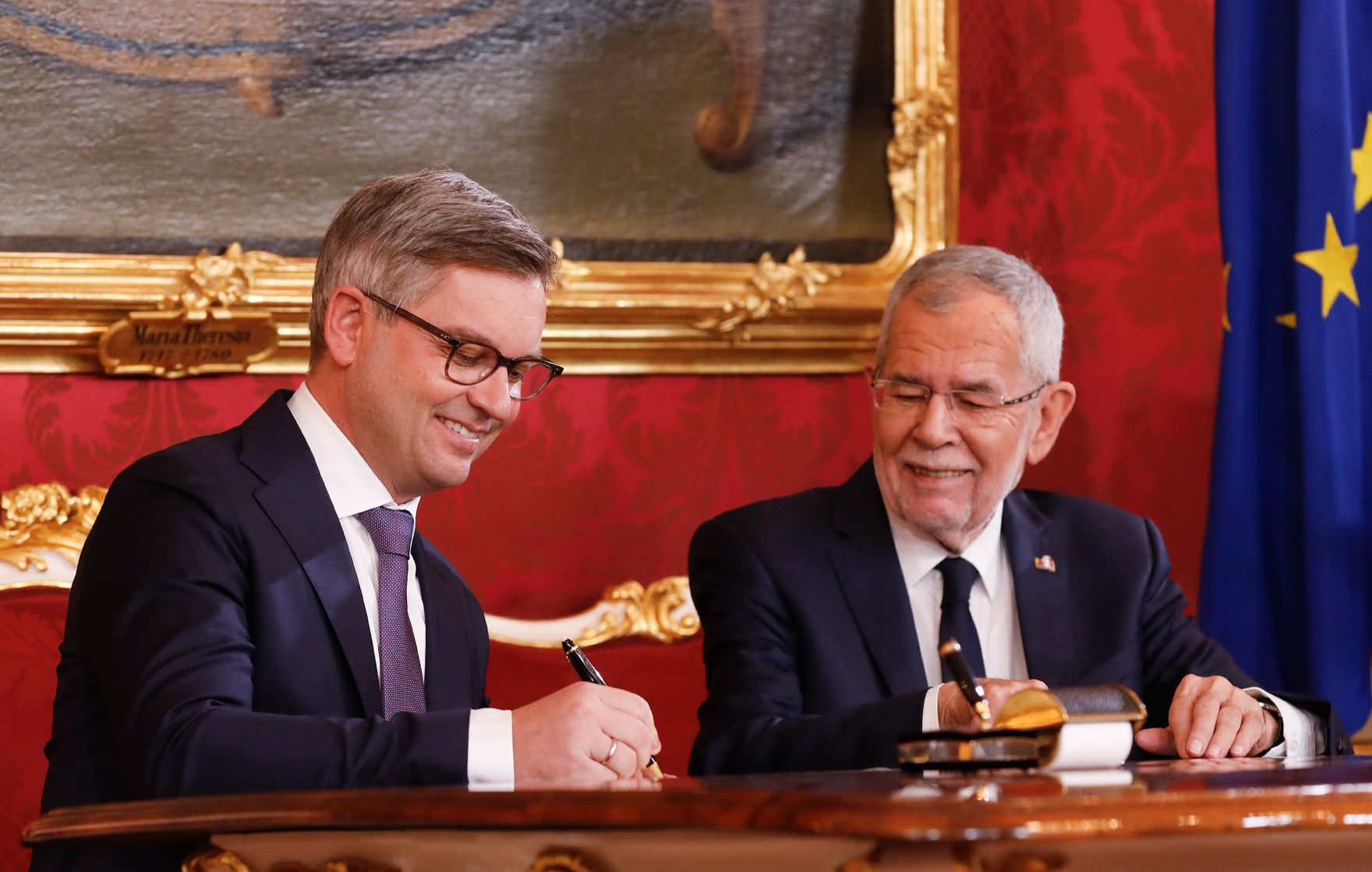 Am 7. J&auml;nner 2020 wurde die neue Bundesregierung vom Bundespr&auml;sidenten in der Pr&auml;sidentschaftskanzlei angelobt. Im Bild Bundespr&auml;sident Alexander Van der Bellen (r.) und Staatssekret&auml;r Magnus Brunner (l.).