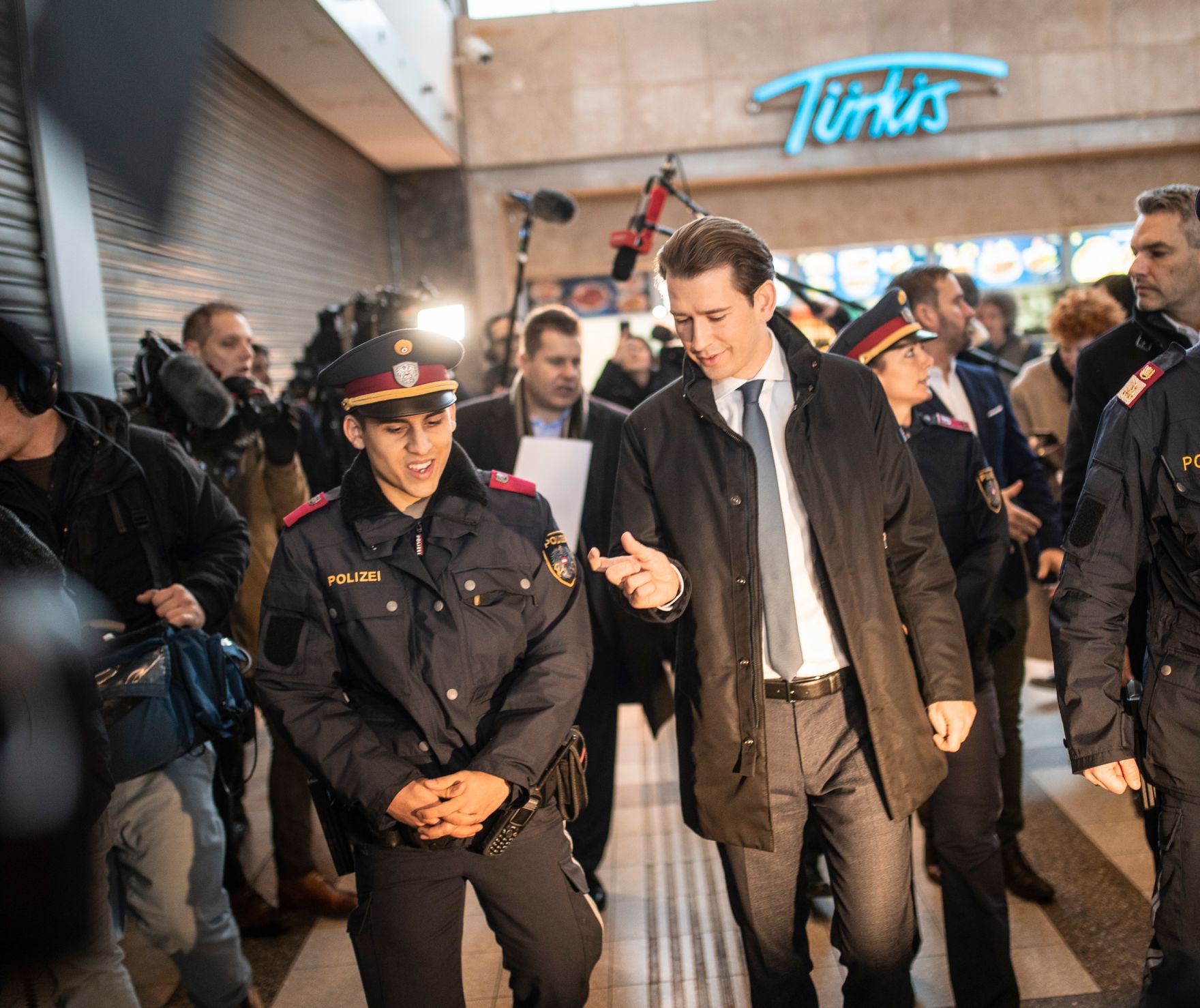 Am 14. J&auml;nner 2020 besuchte Bundeskanzler Sebastian Kurz (im Bild) gemeinsam mit Vizekanzler Werner Kogler und Bundesminister Karl Nehammer die Polizeiinspektion Wien - Westbahnhof.