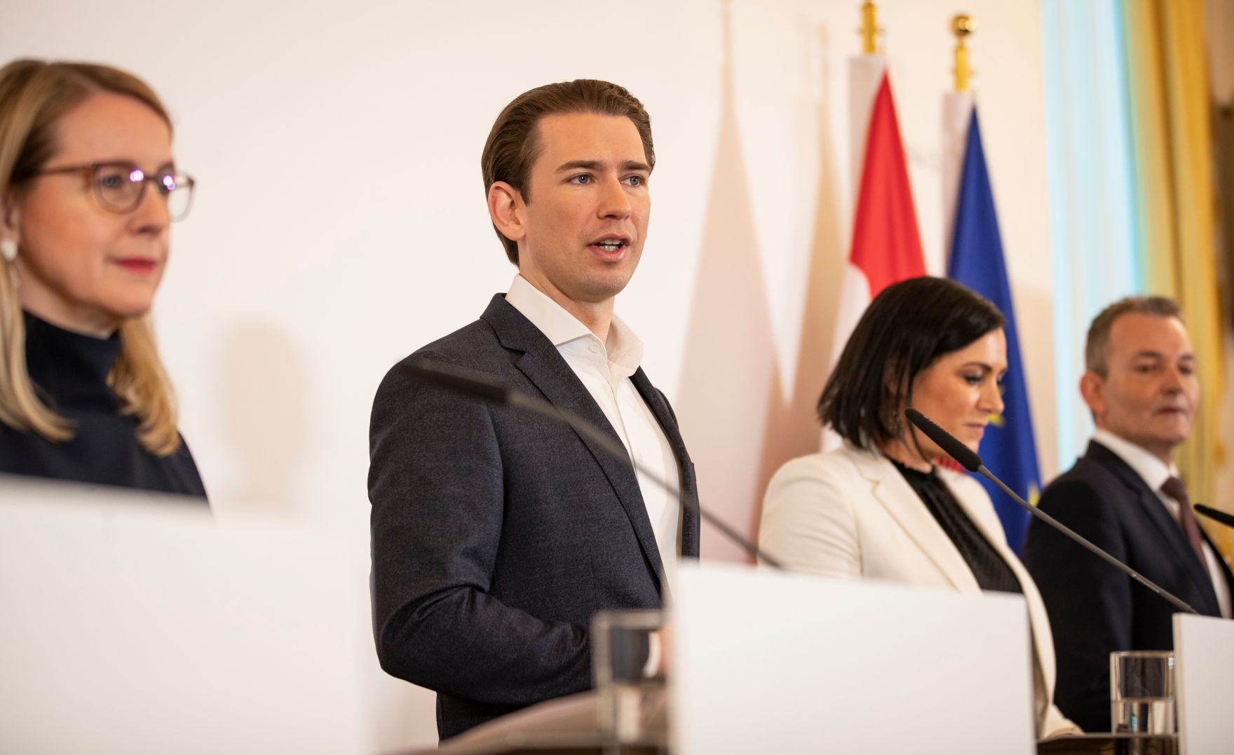 Am 20. J&auml;nner 2020 pr&auml;sentierte Bundeskanzler Sebastian Kurz gemeinsam mit Bundesministerin Margarete Schramb&ouml;ck und Bundesministerin Elisabeth K&ouml;stinger Details zum Ausbau der 5G-Infrastruktur in &Ouml;sterreich. Im Bild (v.l.n.r.) Bundesministerin Margarete Schramb&ouml;ck, Bundeskanzler Sebastian Kurz, Bundesministerin Elisabeth K&ouml;stinger und Marcus Grausam von A1 &Ouml;sterreich.