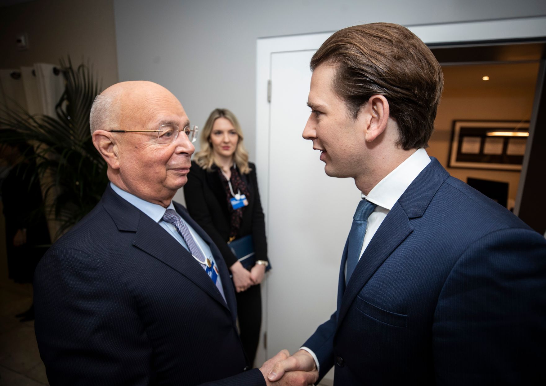 Am 24. J&auml;nner 2020 nahm Bundeskanzler Sebastian Kurz (r.) am Weltwirtschaftsforum in Davos teil. Im Bild mit dem Gr&uuml;nder und Gesch&auml;ftsf&uuml;hrender Vorsitzender des Weltwirtschaftsforums, Klaus Schwab (l.).