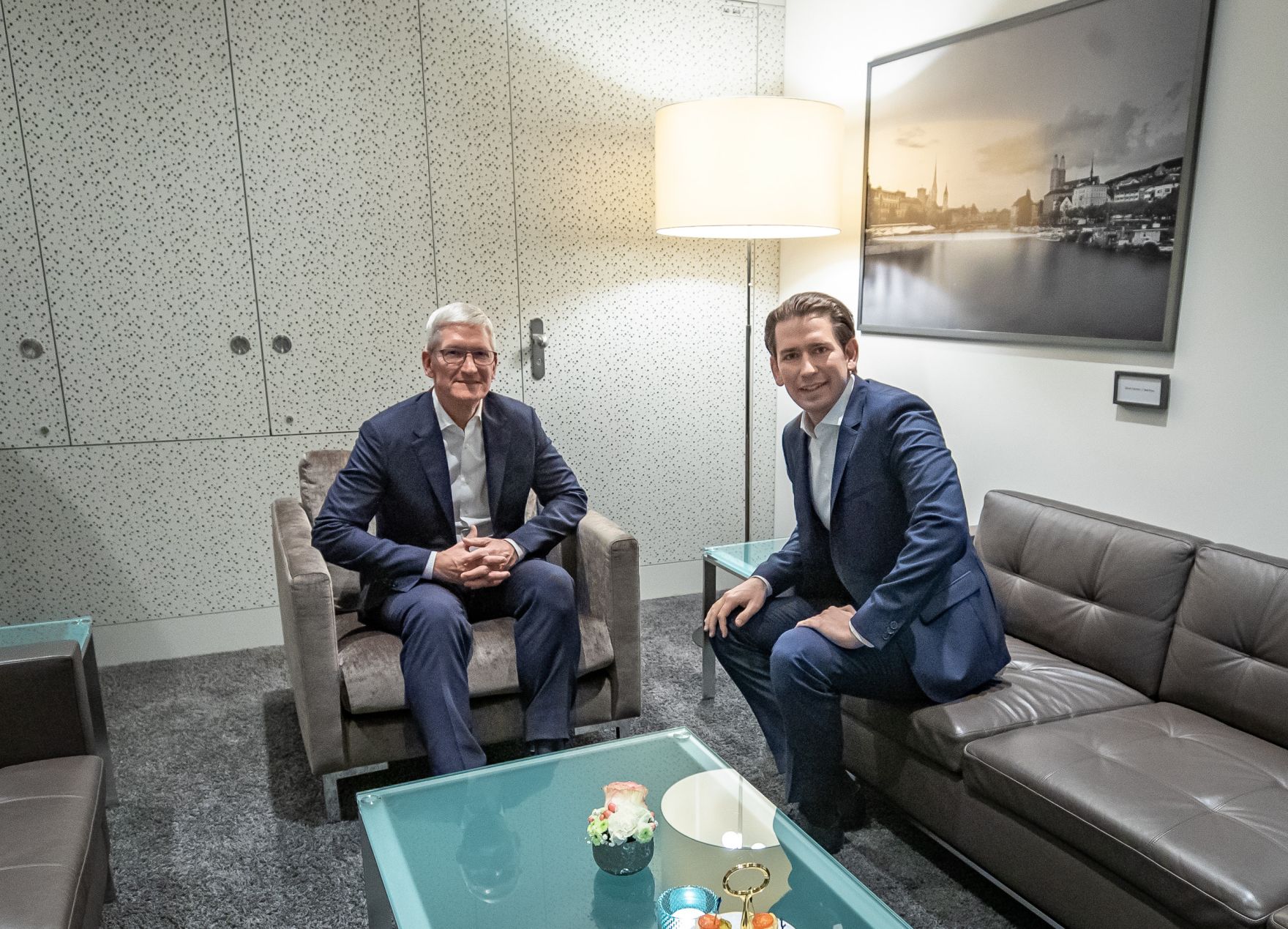 Am 23. J&auml;nner 2020 nahm Bundeskanzler Sebastian Kurz (r.) am Weltwirtschaftsforum in Davos teil. Im Bild mit Apple Chef Tim Cook (l.).