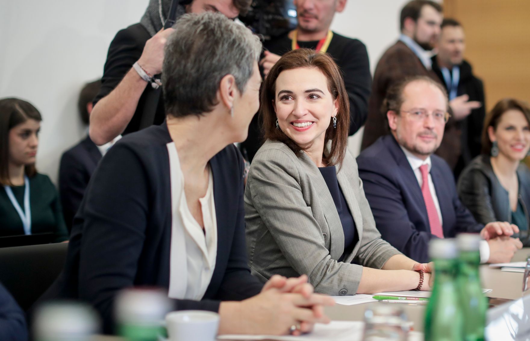 Am 29. J&auml;nner 2020 begann in Krems die zweit&auml;gige Klausurtagung der Bundesregierung. Im Bild (v.l.n.r.) Staatssekret&auml;rin Ulrike Lunacek, Bundesministerin Alma Zadić, Bundesminister Alexander Schallenberg und Bundesministerin Karoline Edtstadler.