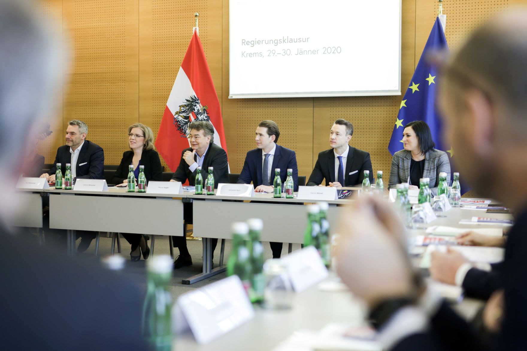 Am 30. J&auml;nner 2020 endete in Krems die zweit&auml;gige Klausurtagung der Bundesregierung. Im Bild (v.l.n.r) Bundesminister Karl Nehammer, Bundesministerin Leonore Gewessler, Vizekanzler Werner Kogler, Bundeskanzler Sebastian Kurz, Bundesminister Gernot Bl&uuml;mel und Bundesministerin Elisabeth K&ouml;stinger.