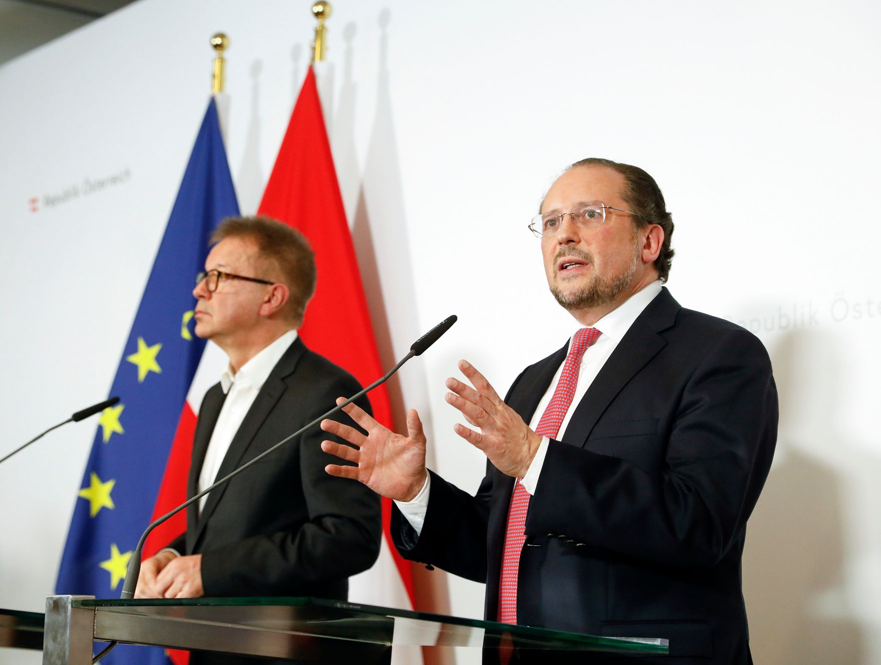Am 29. J&auml;nner 2020 begann in Krems die zweit&auml;gige Klausurtagung der Bundesregierung. Im Bild Bundesminister Rudolf Anschober (l.) und Bundesminister Alexander Schallenberg (r.).