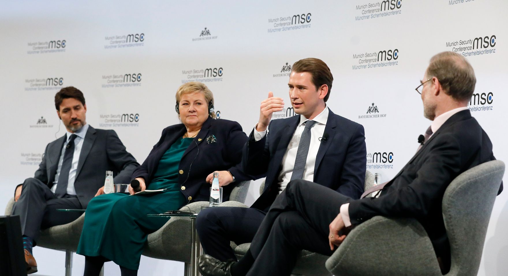 Am 14. Februar 2020 besuchte Bundeskanzler Sebastian Kurz (m.r.) die M&uuml;nchner Sicherheitskonferenz. Im Gespr&auml;ch mit dem kanadischen Premierminister Justin Trudeau (l.) und der Ministerpr&auml;sidentin von Norwegen, Erna Solberg (m.l.).