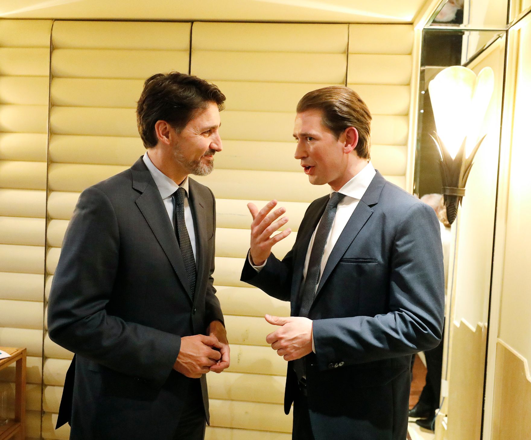 Am 14. Februar 2020 besuchte Bundeskanzler Sebastian Kurz (r.) die M&uuml;nchner Sicherheitskonferenz. Im Gespr&auml;ch mit dem kanadischen Premierminister Justin Trudeau (l.).