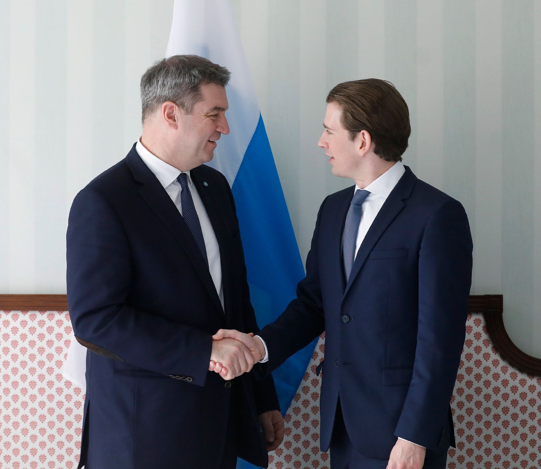 Am 15. Februar 2020 besuchte Bundeskanzler Sebastian Kurz (r.) die M&uuml;nchner Sicherheitskonferenz. Im Gespr&auml;ch mit dem Bayerischen Ministerpr&auml;sident Markus S&ouml;der (l.).