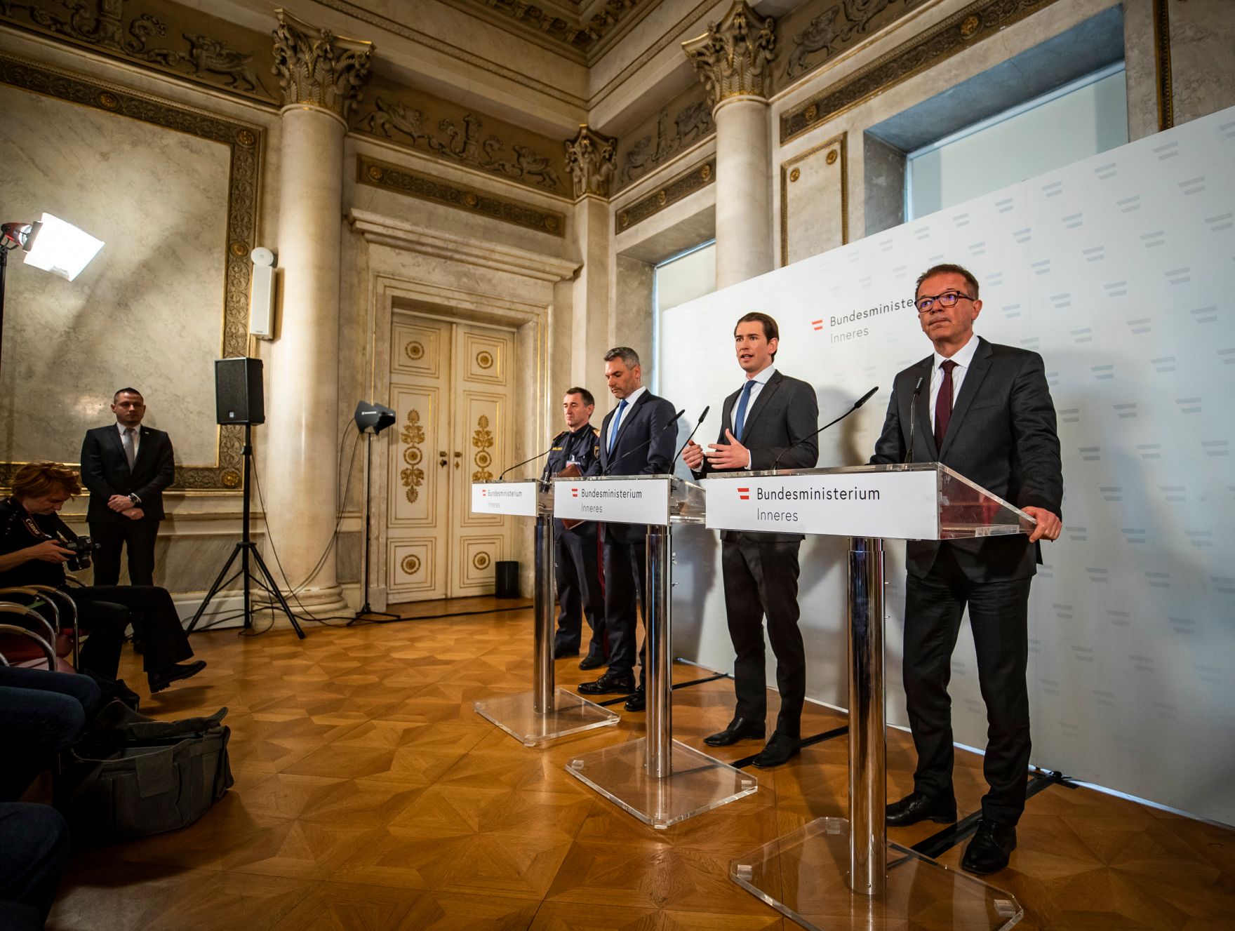 Am 24. Februar 2020 gab Bundeskanzler Sebastian Kurz (im Bild) gemeinsam mit Bundesminister Rudolf Anschober und Bundesminister Karl Nehammer eine Pressekonferenz zum Thema Coronavirus.