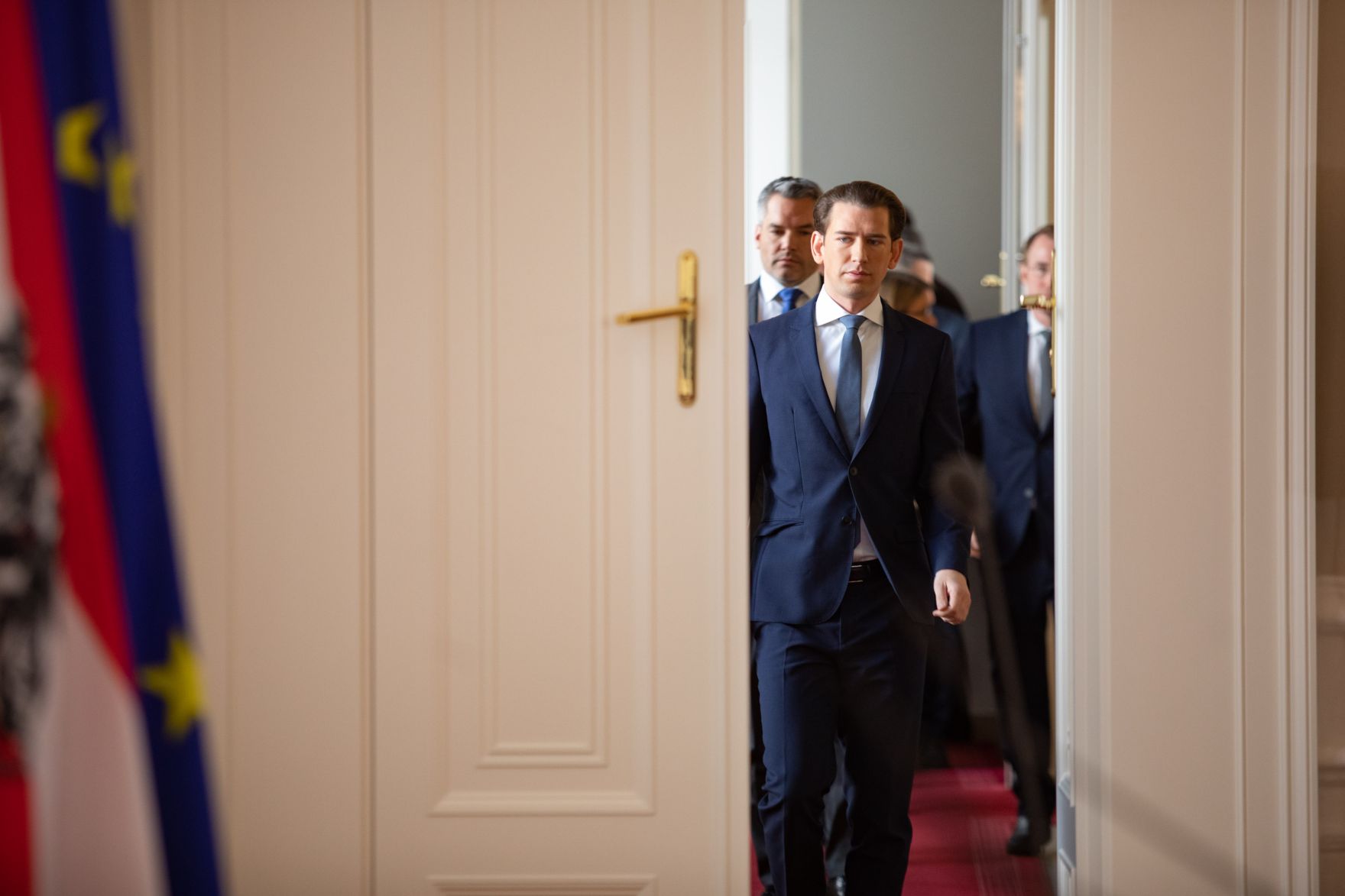 Am 10. M&auml;rz 2020 fand eine Pressekonferenz zum Thema Coronavirus im Innenministerium statt. Im Bild Bundeskanzler Sebastian Kurz (m.) mit Bundesminister Karl Nehammer (l.).