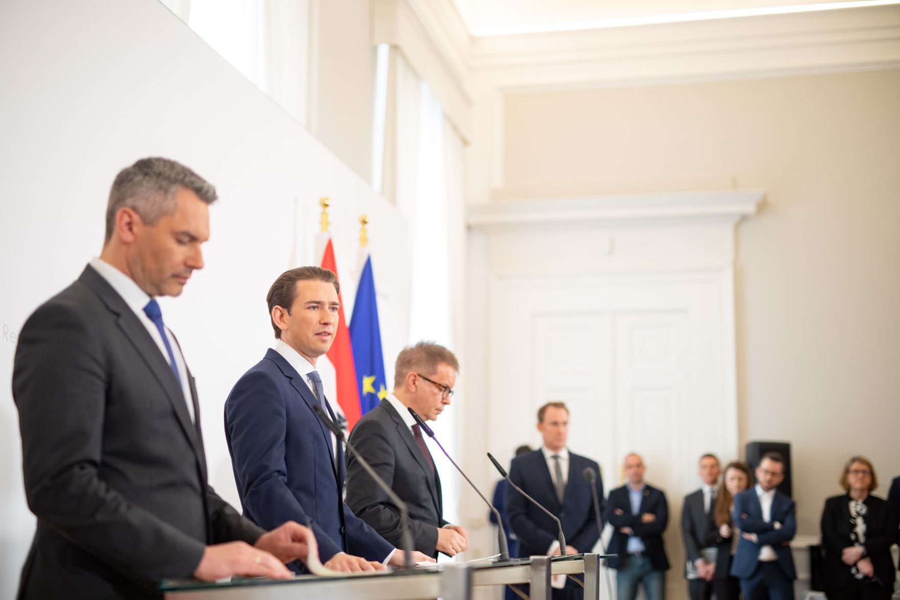 Am 10. M&auml;rz 2020 fand eine Pressekonferenz zum Thema Coronavirus im Innenministerium statt. Im Bild Bundeskanzler Sebastian Kurz (m.) mit Bundesminister Karl Nehammer (l.) und Bundesminister Rudolf Anschober (r.).