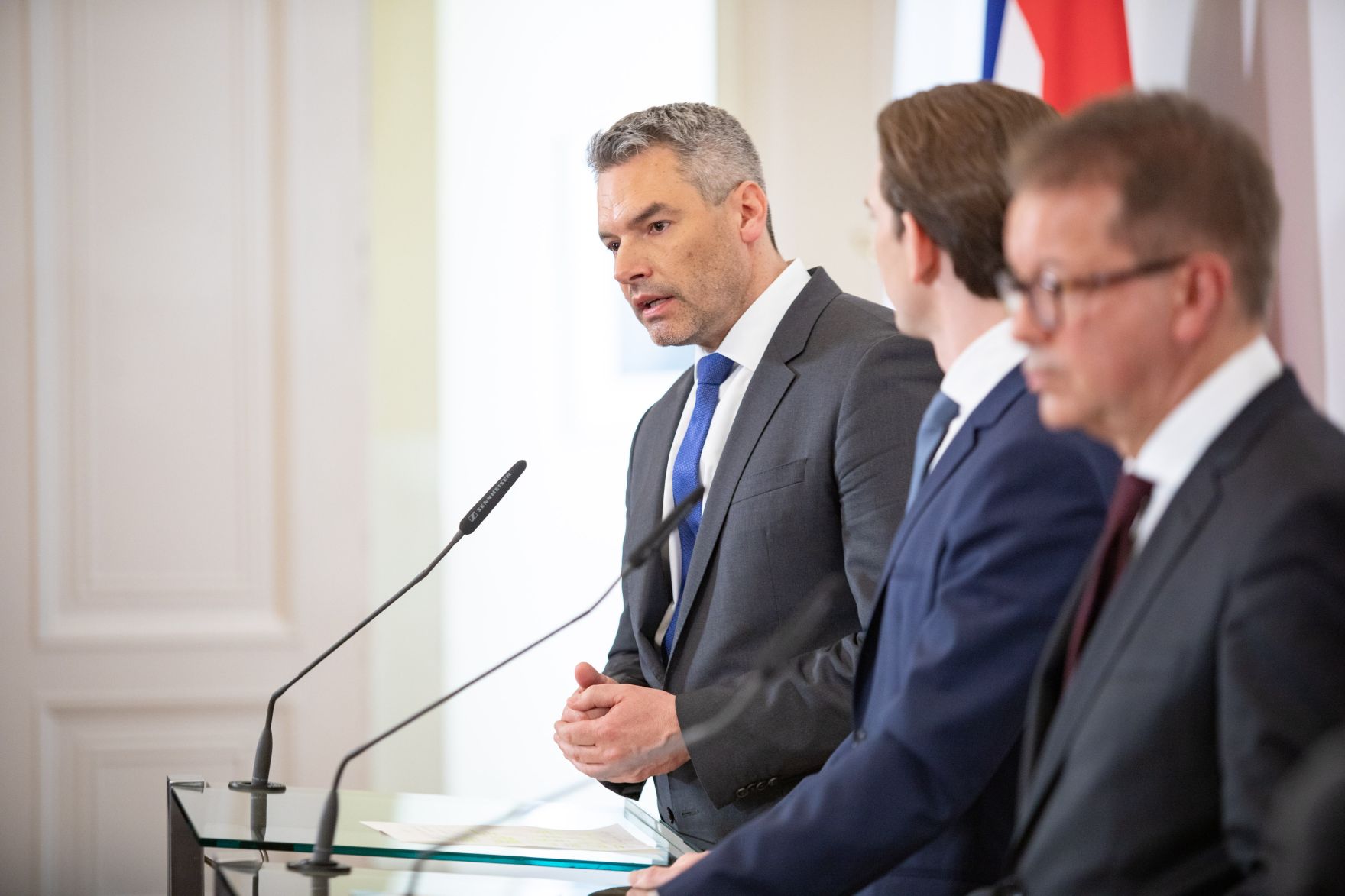 Am 10. M&auml;rz 2020 fand eine Pressekonferenz zum Thema Coronavirus im Innenministerium statt. Im Bild Bundeskanzler Sebastian Kurz (m.) mit Bundesminister Karl Nehammer (l.) und Bundesminister Rudolf Anschober (r.).