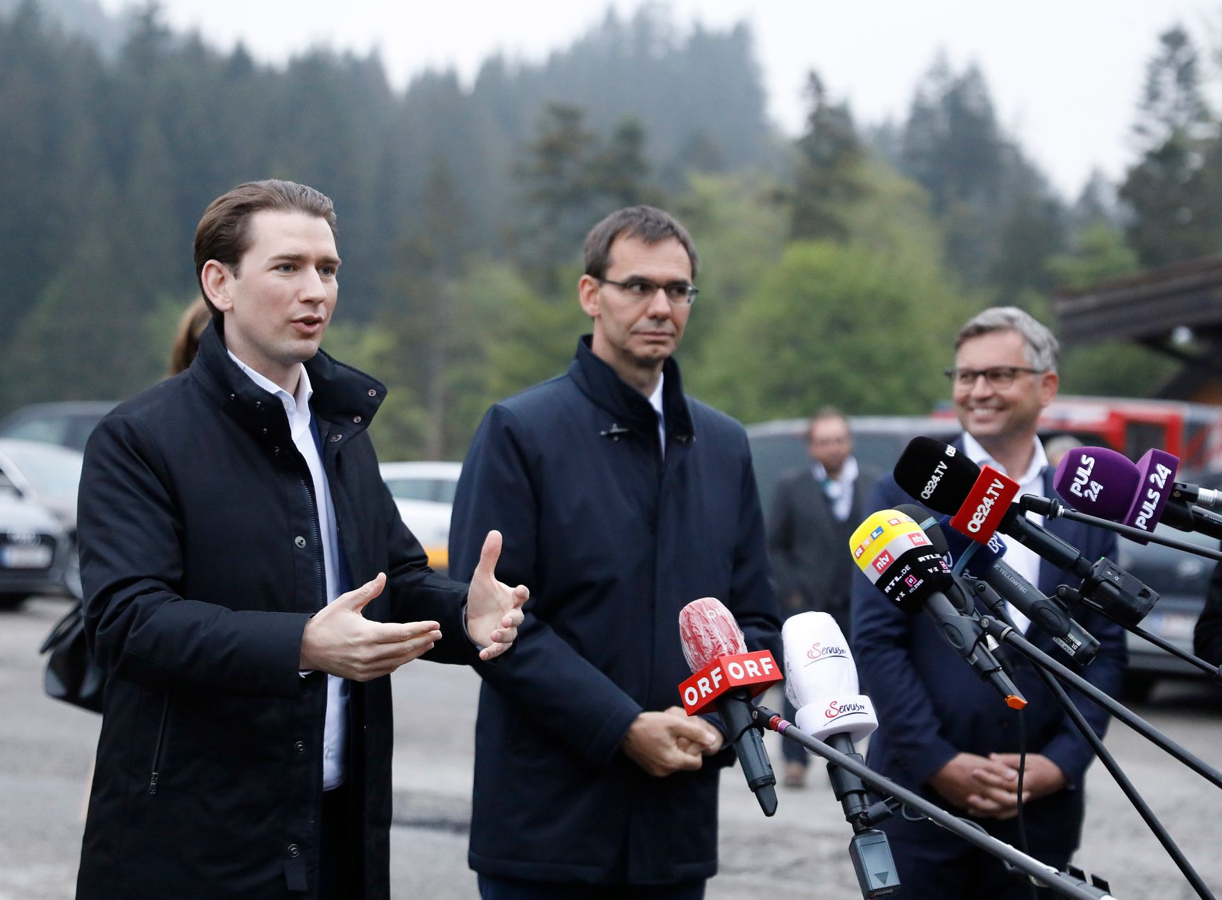 Am 14. Mai 2020 besuchte Bundeskanzler Sebastian Kurz (l.) das Kleinwalsertal. Im Bild mit Landeshauptmann Markus Wallner (m.).